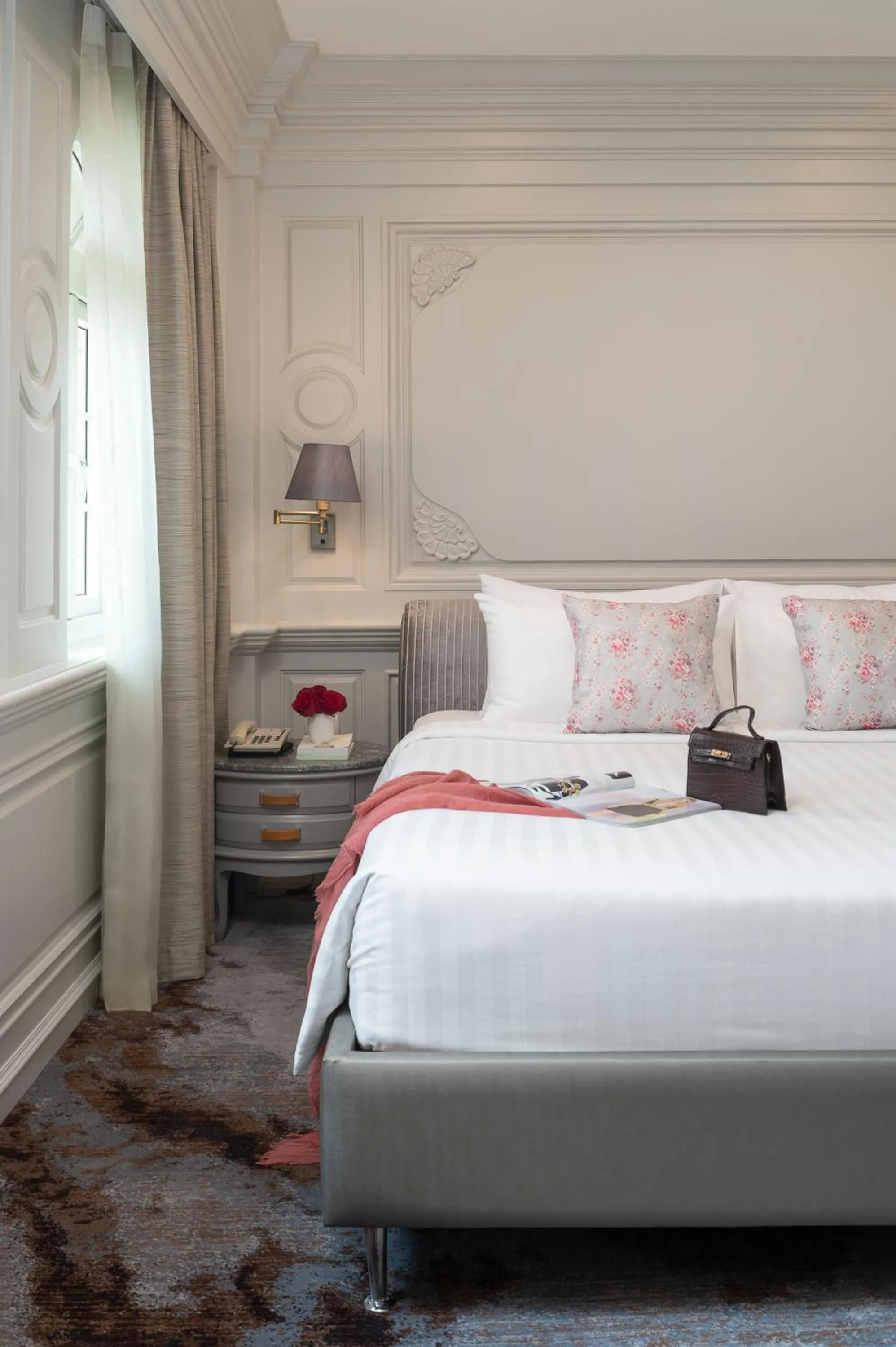 Bedroom, Bed in Kingston Suites Bangkok