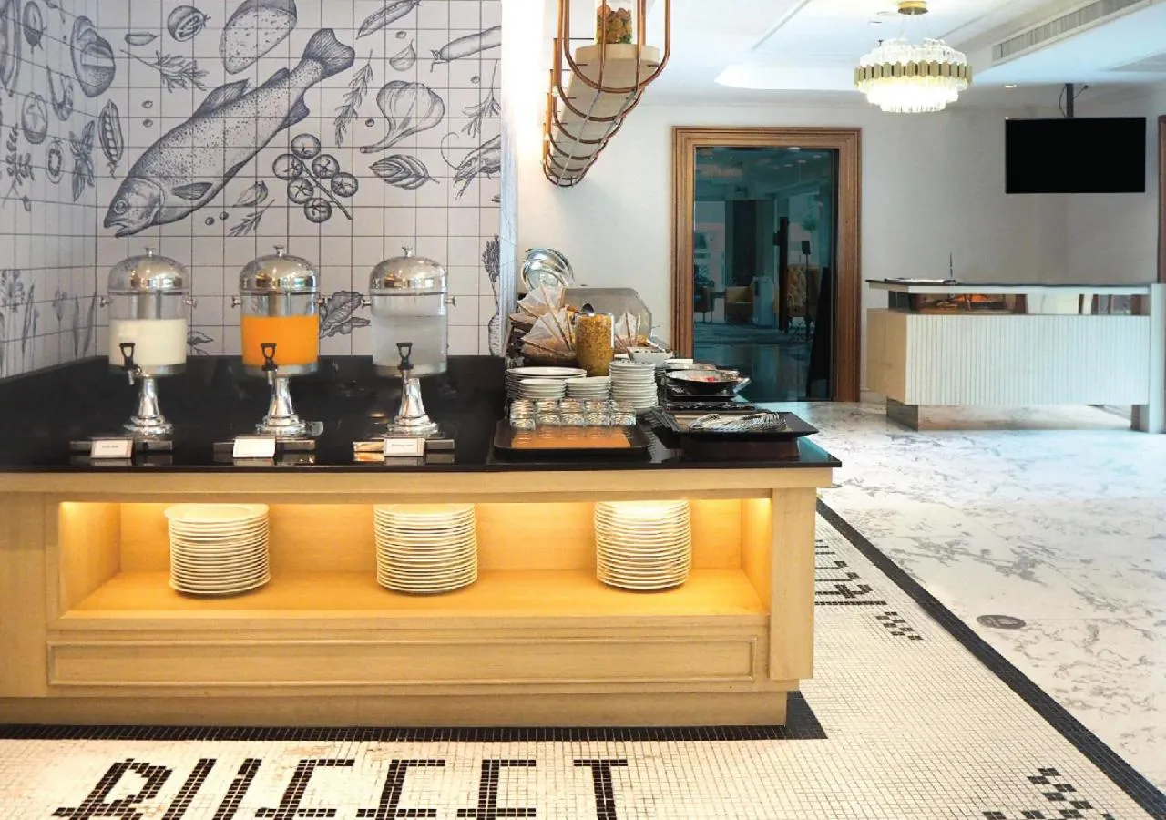 Breakfast in Kingston Suites Bangkok