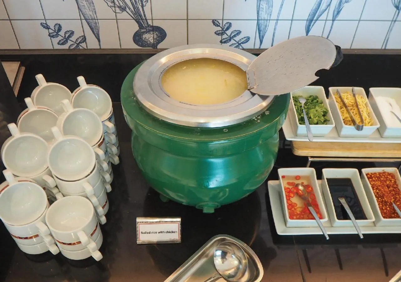 Breakfast in Kingston Suites Bangkok