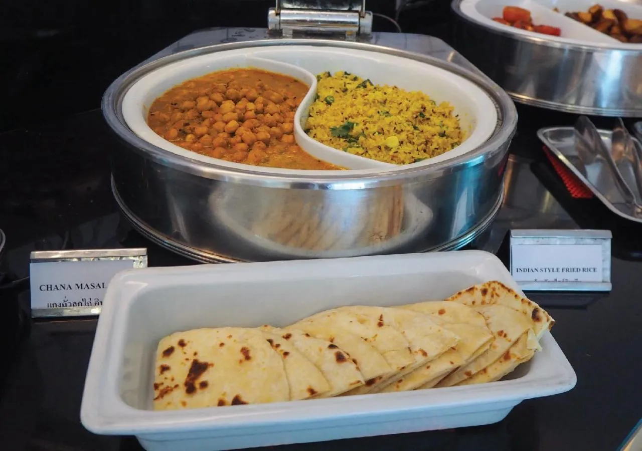 Breakfast in Kingston Suites Bangkok