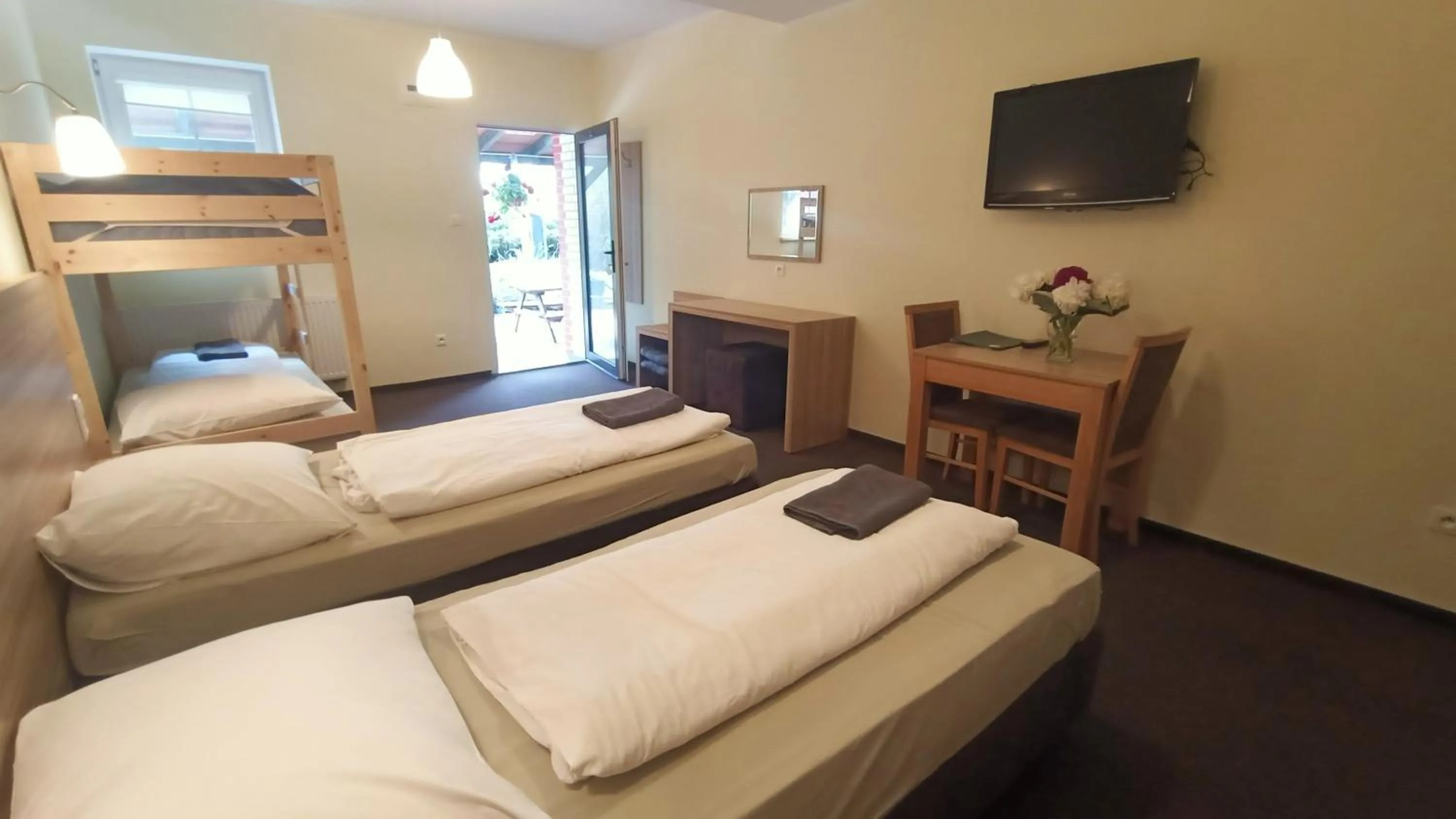 Photo of the whole room, Bed in Folwark Na Półwyspie