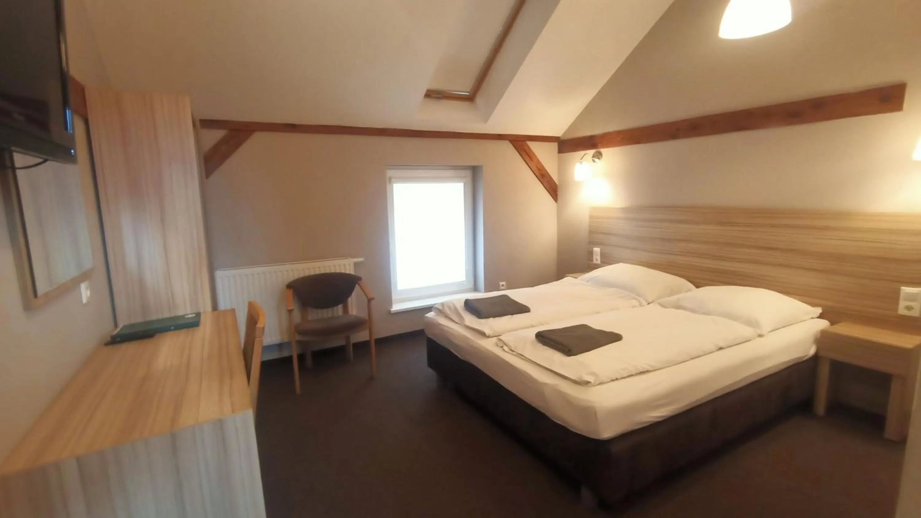 Photo of the whole room, Bed in Folwark Na Półwyspie