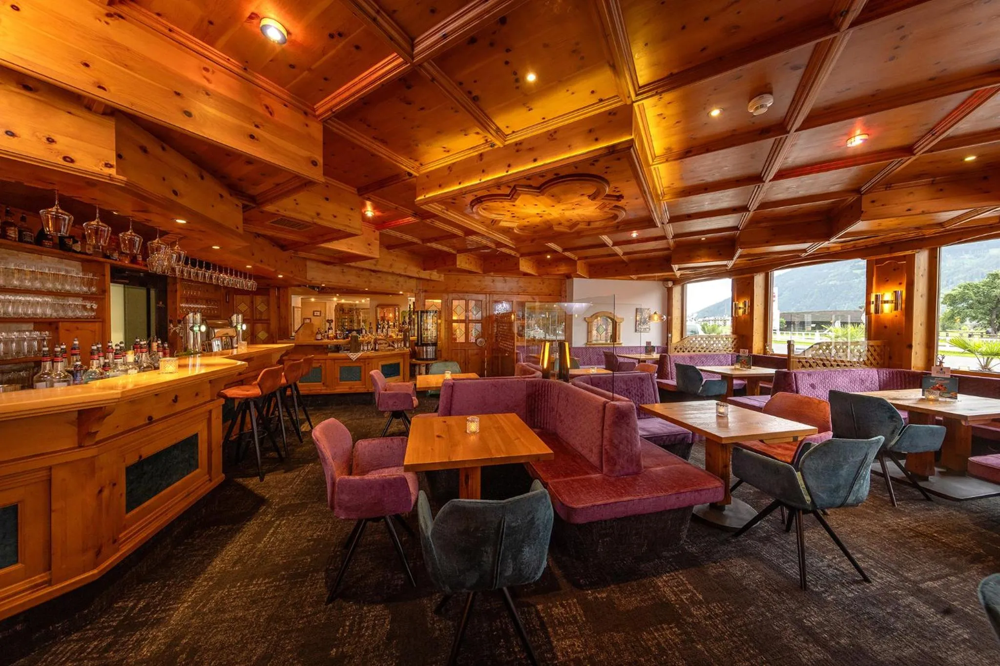 Restaurant/places to eat in Hotel Victoria