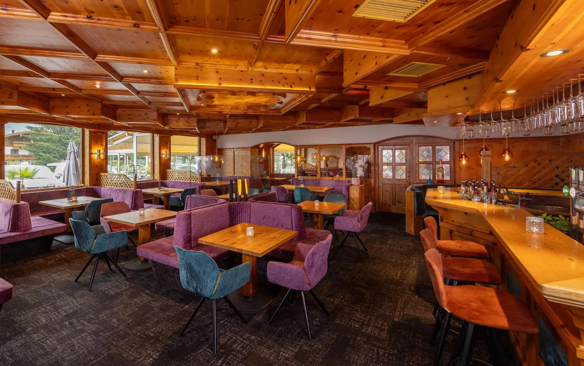 Restaurant/places to eat in Hotel Victoria