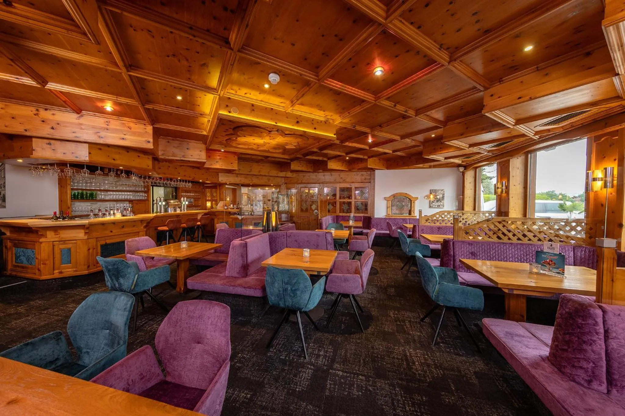 Restaurant/places to eat in Hotel Victoria