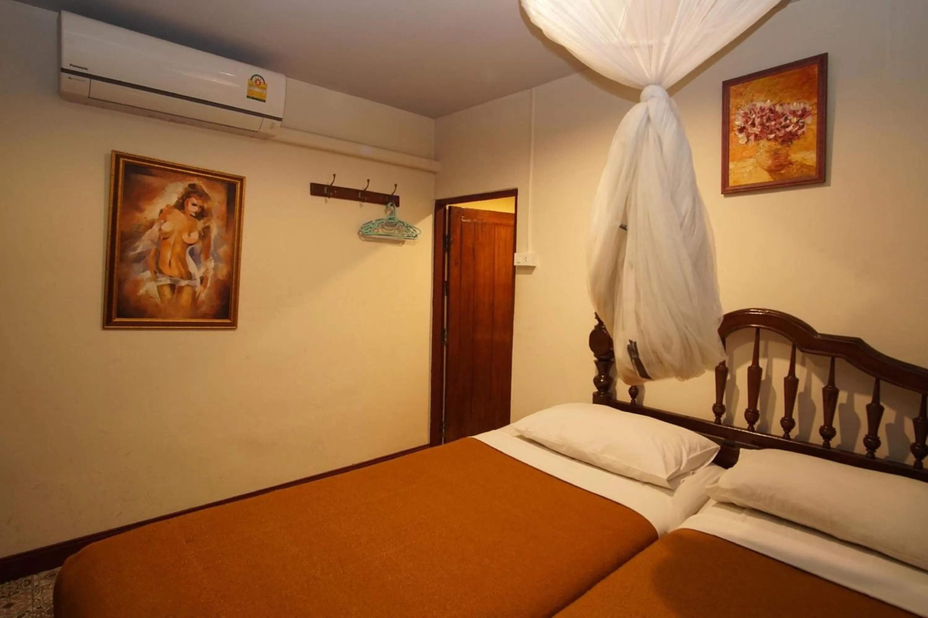 Bedroom, Bed in Gap's house