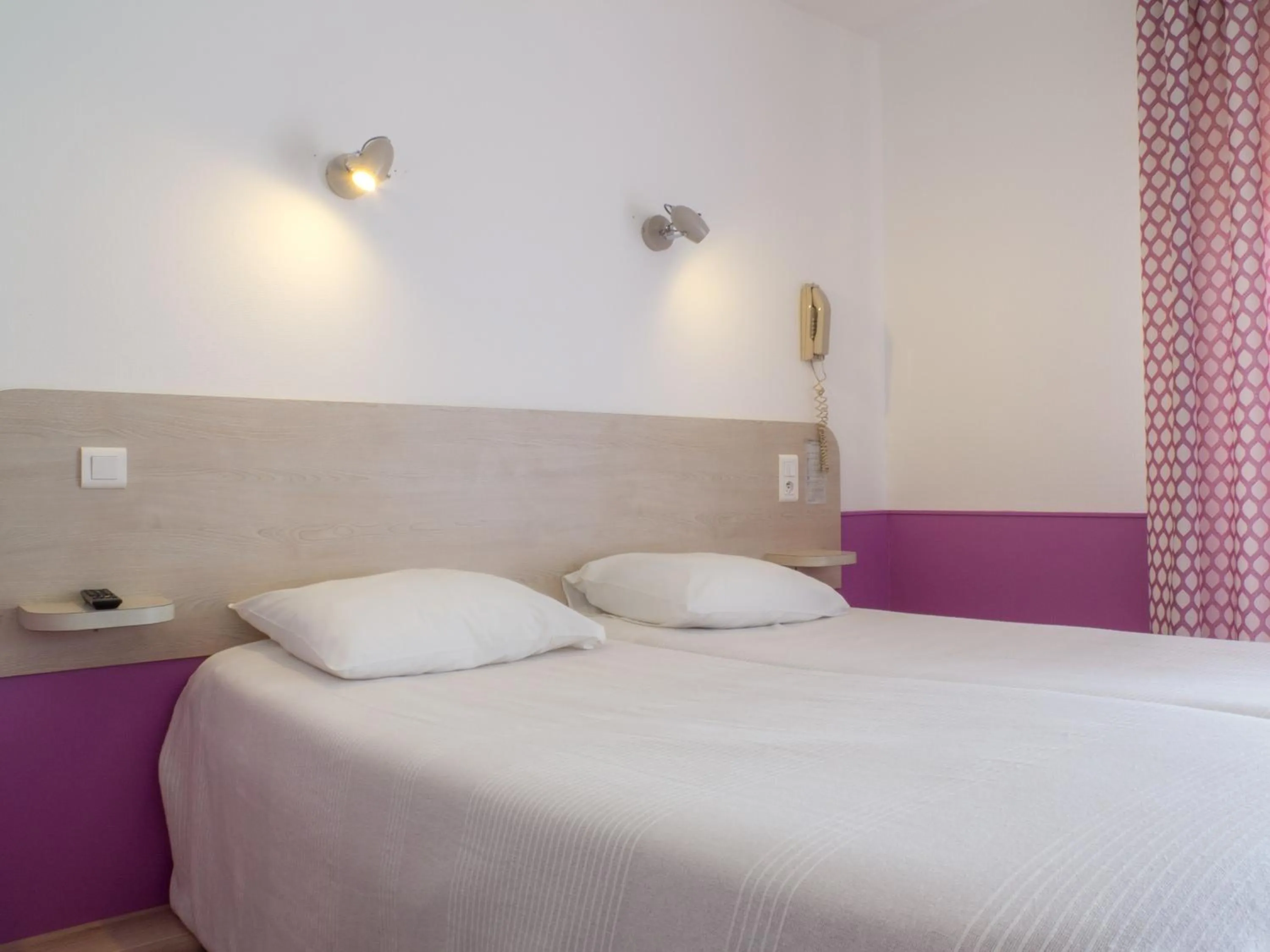 Photo of the whole room, Bed in Logis Hôtel Restaurant La Vieille Ferme, Mâcon Nord