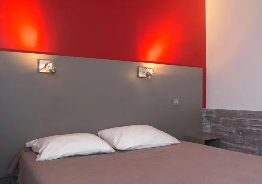 Bedroom, Bed in Logis Hôtel Restaurant La Vieille Ferme, Mâcon Nord