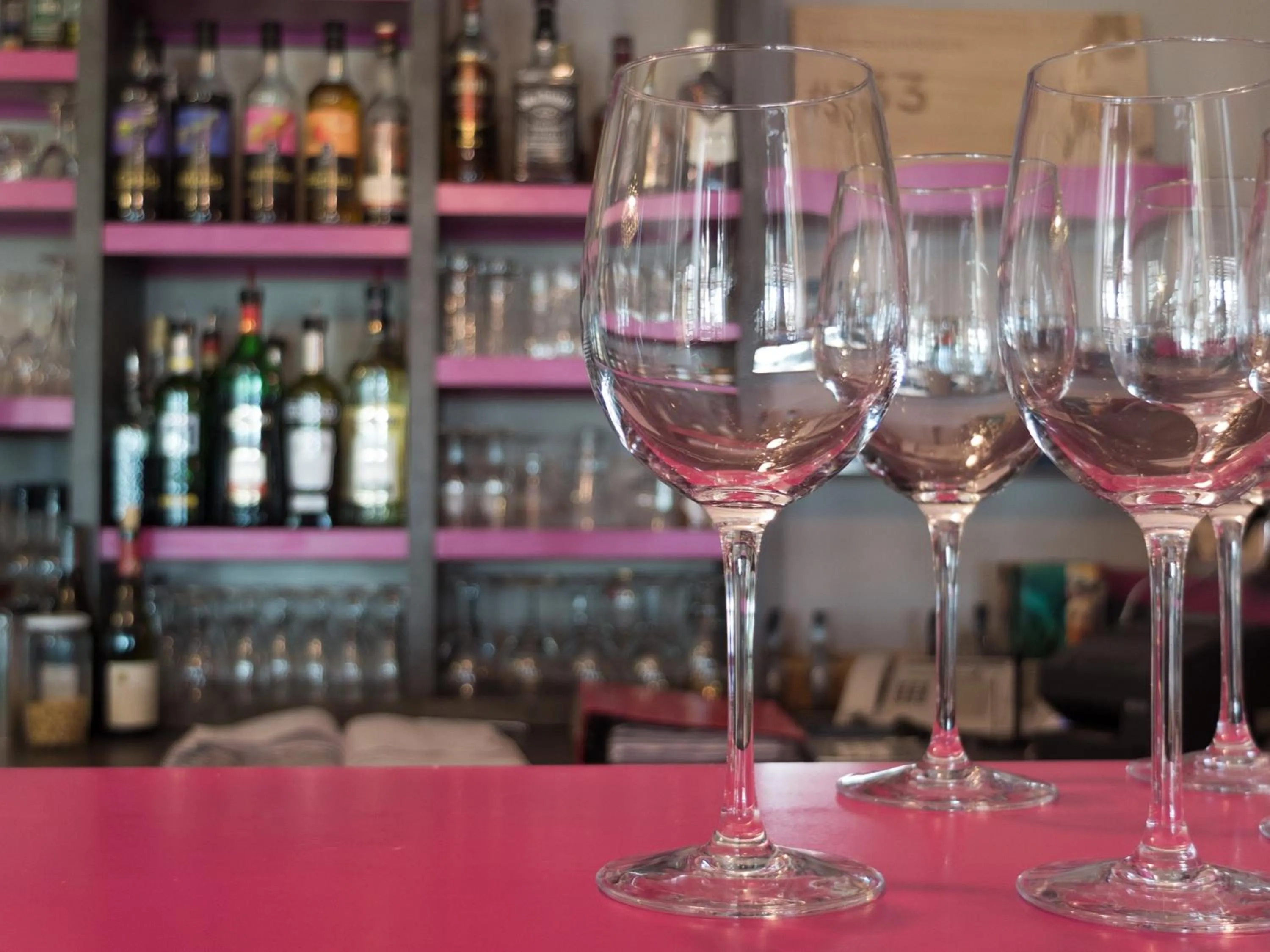 Lounge or bar in Logis Hôtel Restaurant La Vieille Ferme, Mâcon Nord