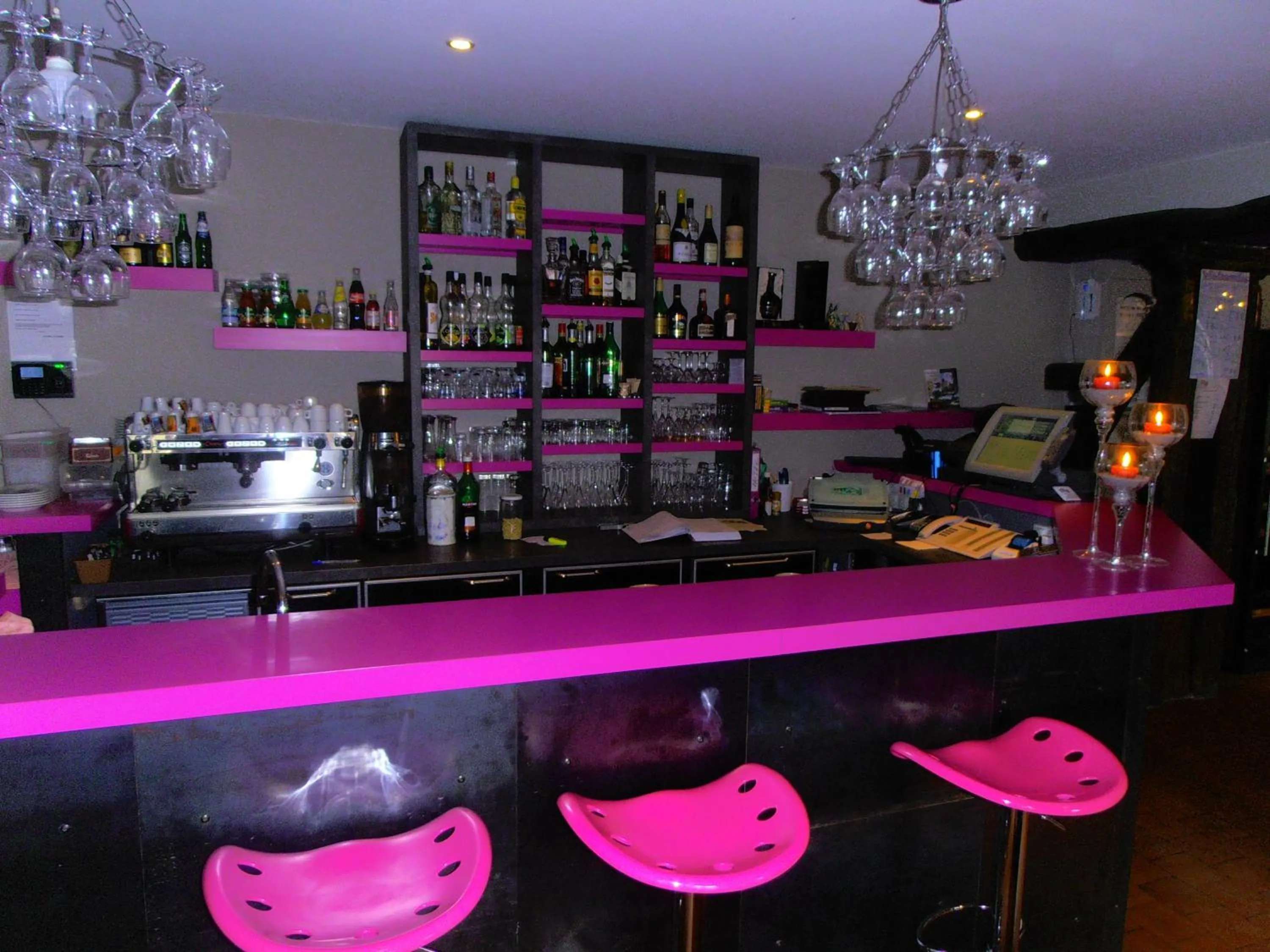 Lobby or reception in Logis Hôtel Restaurant La Vieille Ferme, Mâcon Nord