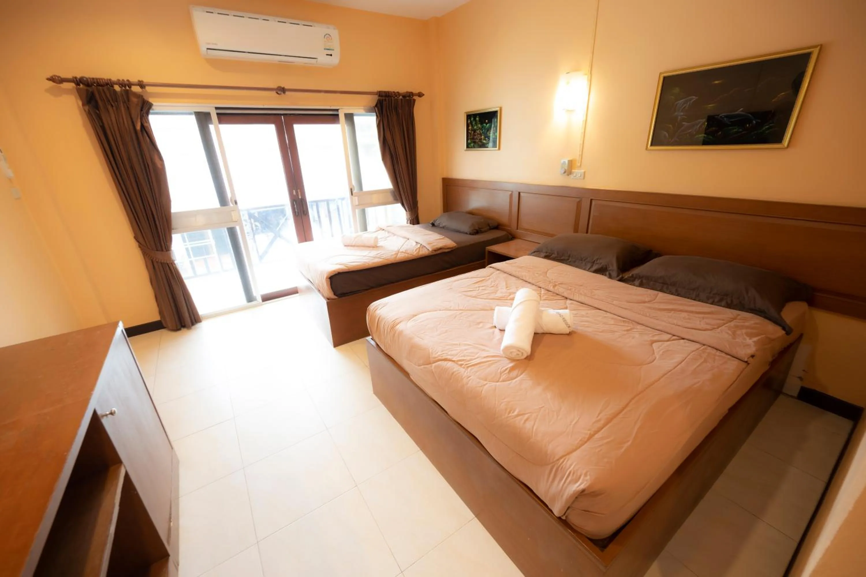 Bed in Carabao Diving Koh Tao