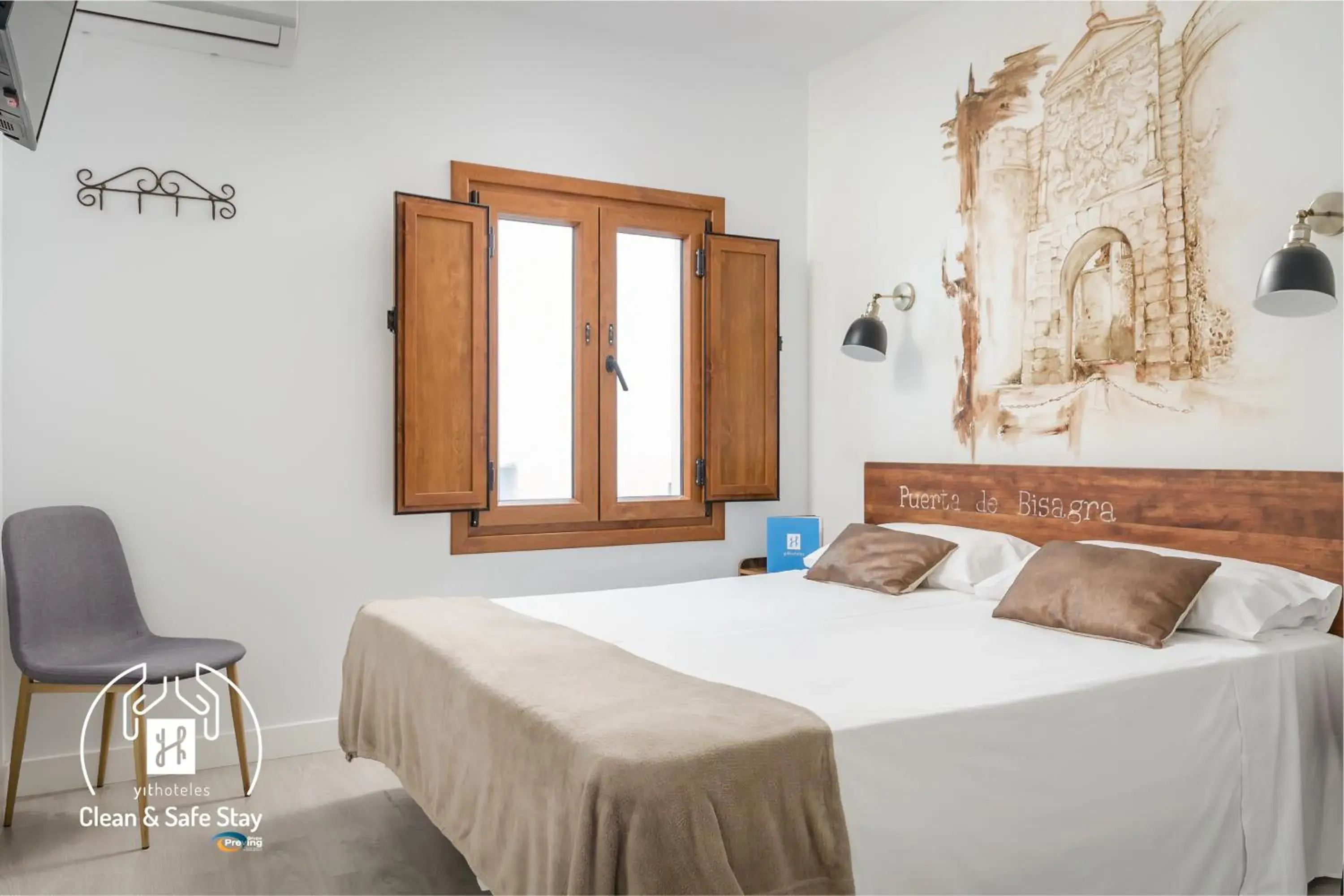 Bed in YIT Puerta Bisagra Bed in YIT Puerta Bisagra