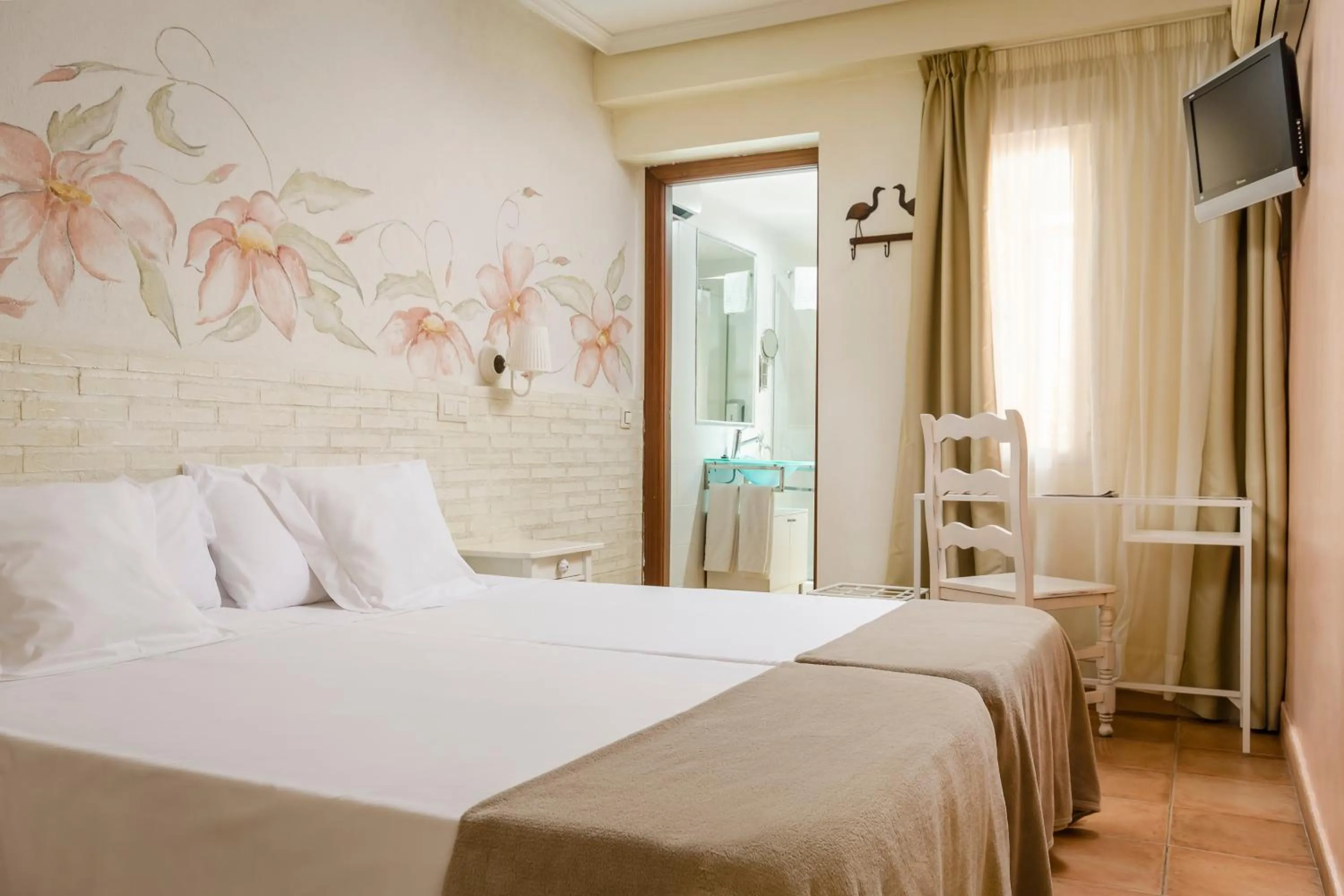 Toilet, Bed in YIT Puerta Bisagra