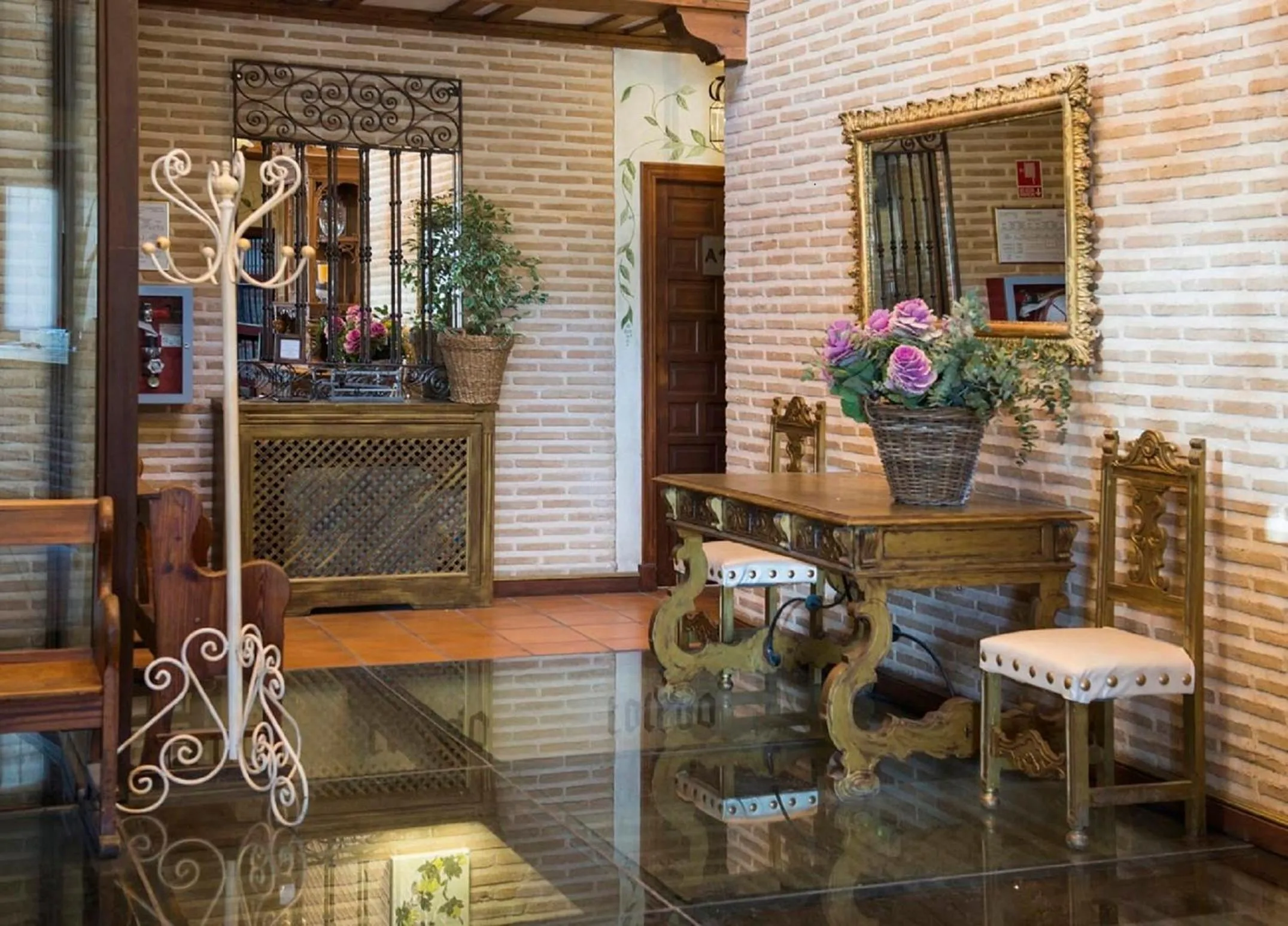 Lobby or reception in YIT Puerta Bisagra