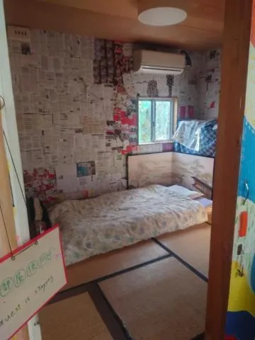 Bed in Kamagasaki University of the Arts Cafe Garden Guest House aka Cocoroom