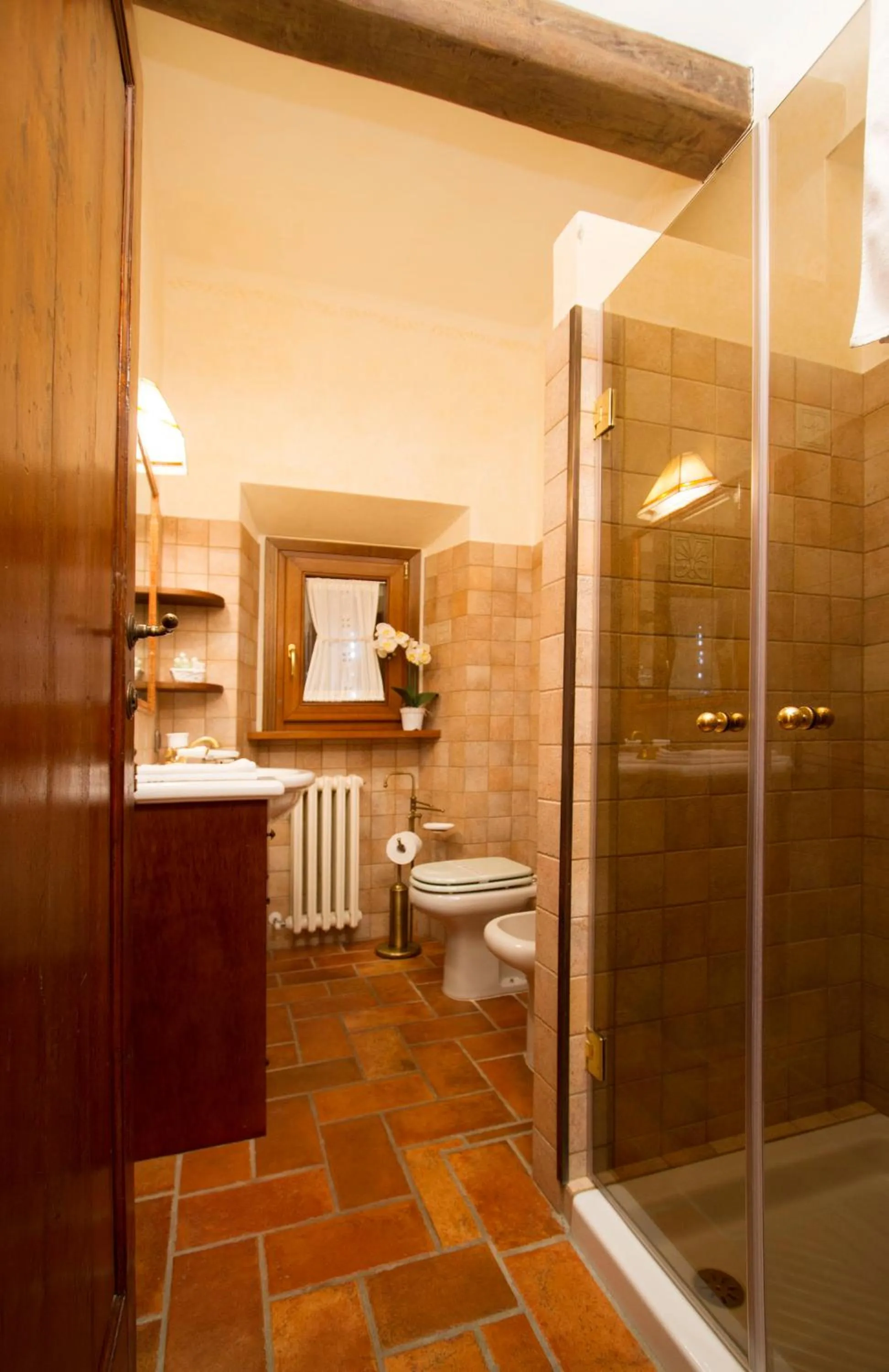 Shower in Rocca Di Pierle, Agriturismo di Charme - Cortona