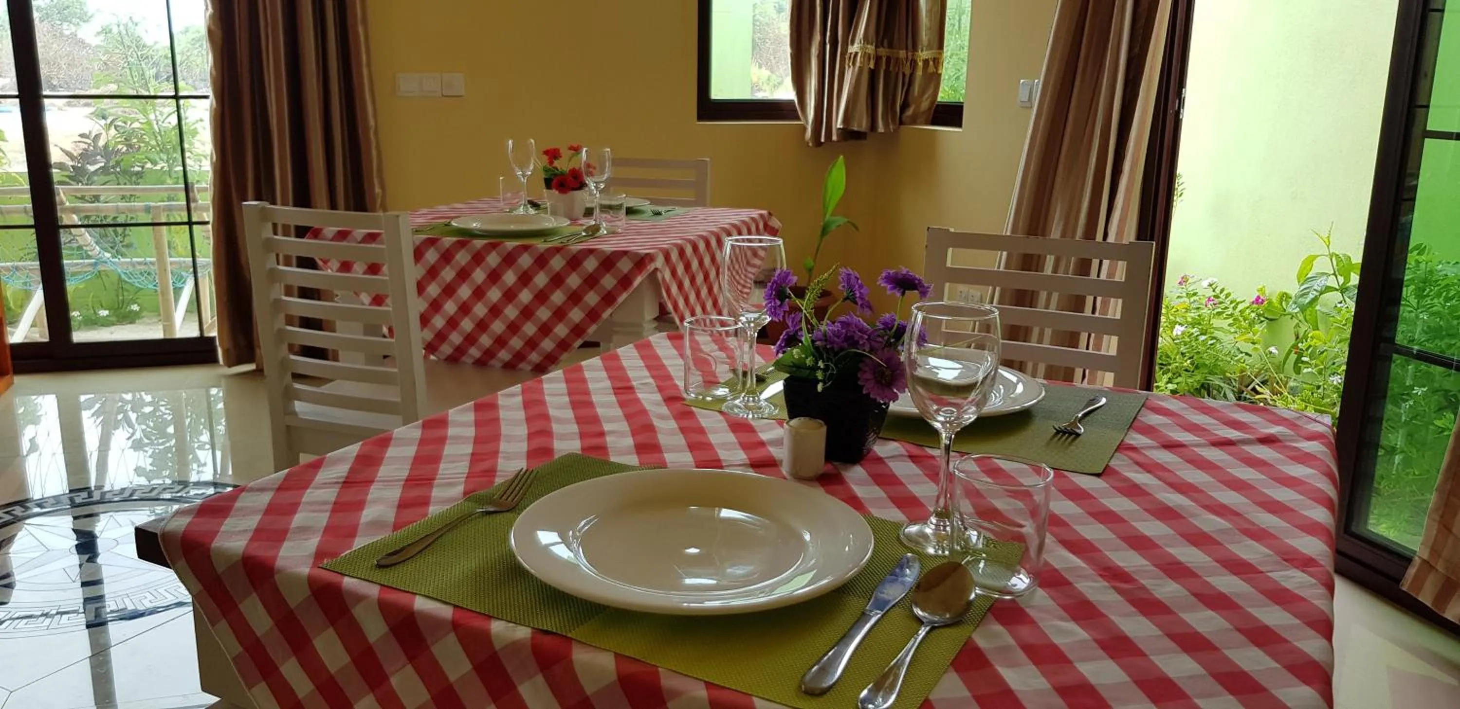 Restaurant/places to eat in Annama Lodge and Dive