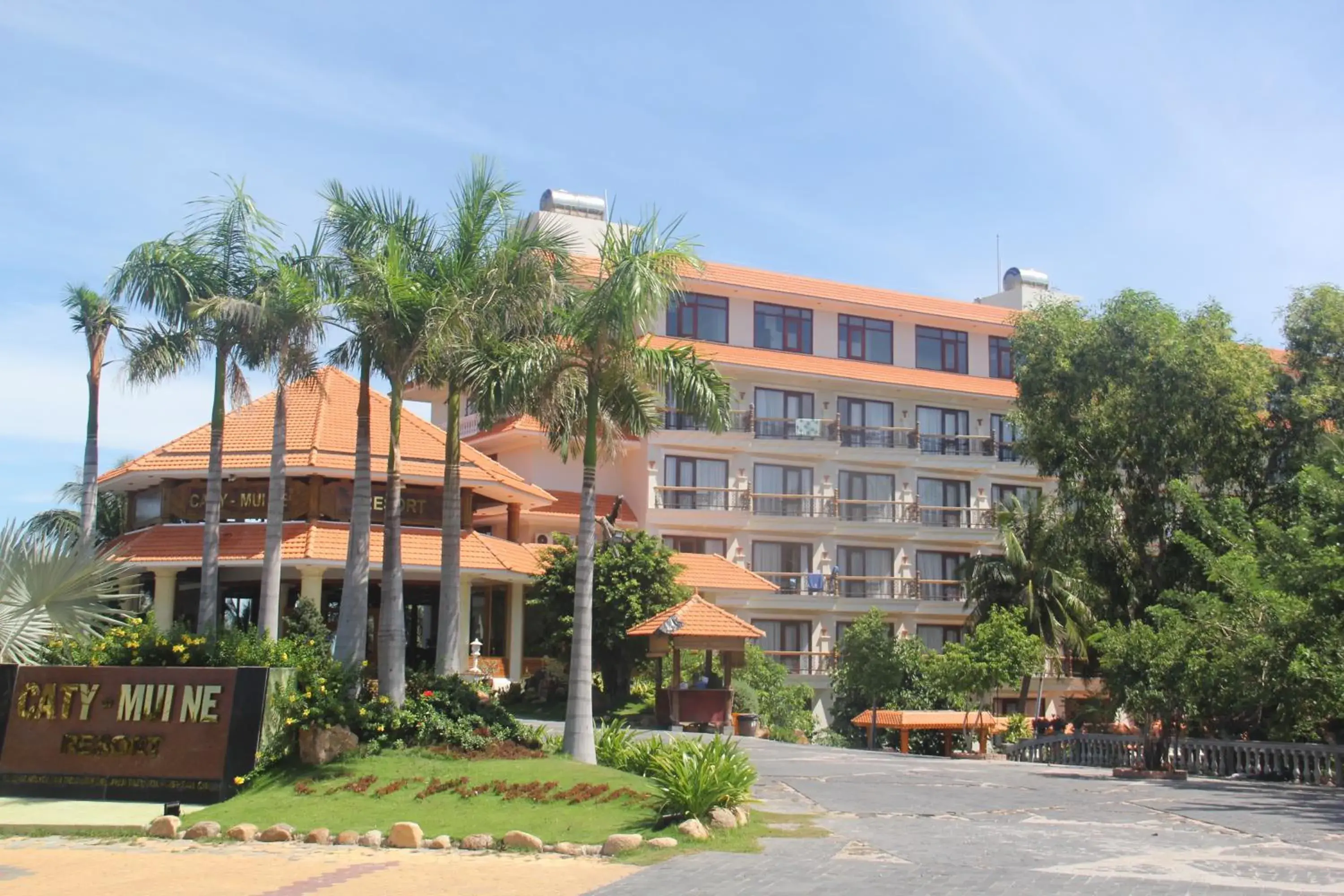 Facade/entrance in Ca Ty Mui ne Beach Resort & Spa Facade/entrance in Ca Ty Mui ne Beach Resort & Spa