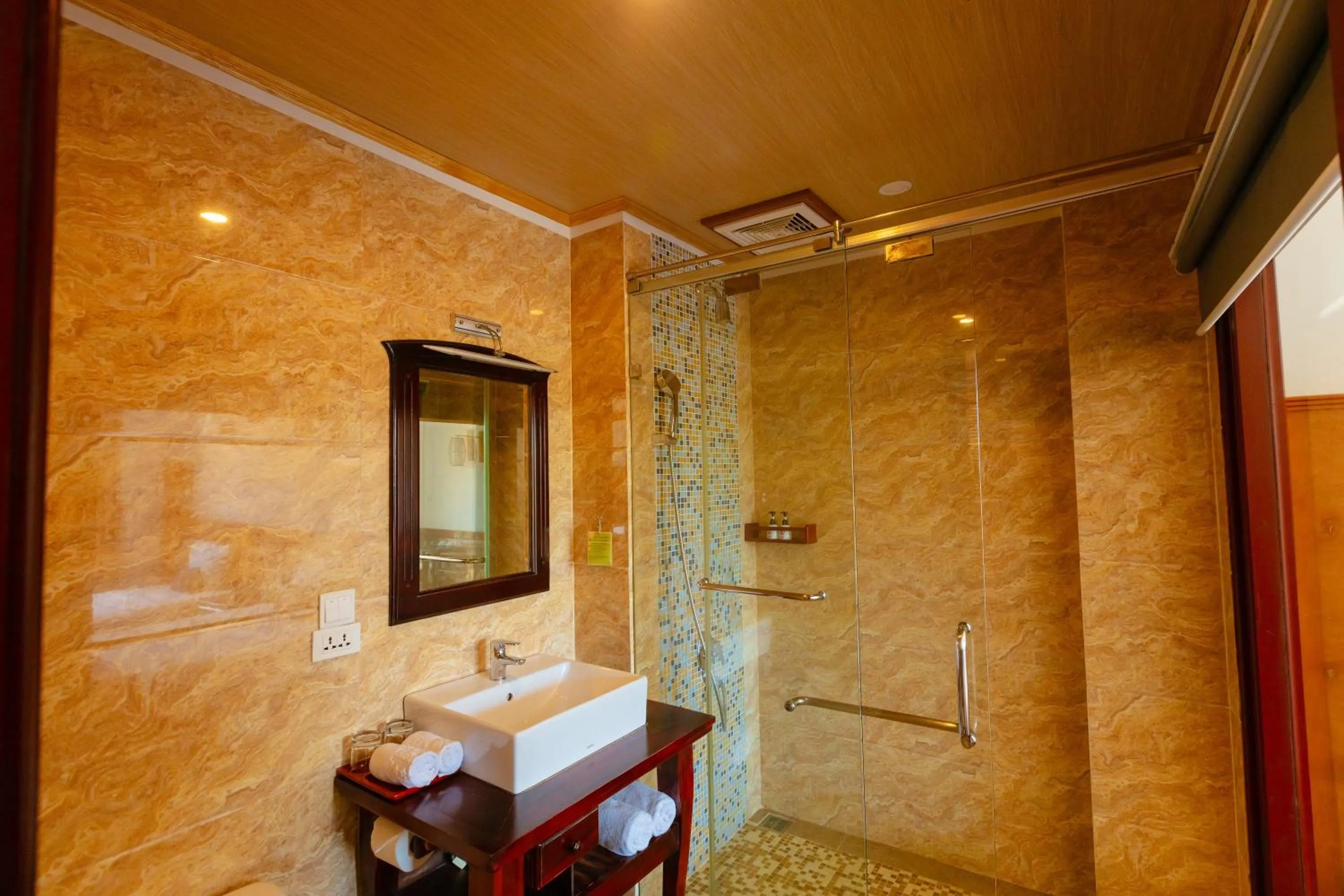 Shower in Ca Ty Mui ne Beach Resort & Spa