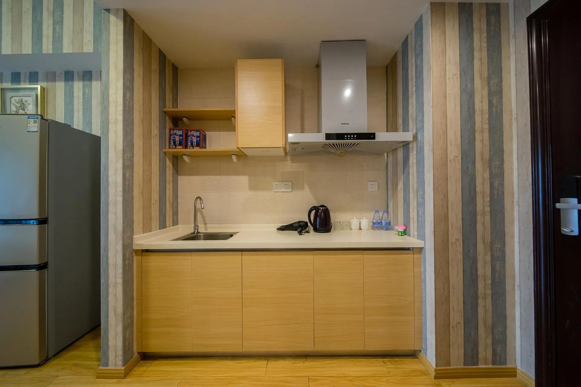 Kitchen or kitchenette in Guangzhou Laiste ApartHotel Science City Greenland Central Plaza Branch - Free Shuttle Bus to Canton Fair Complex During Canton Fair Period