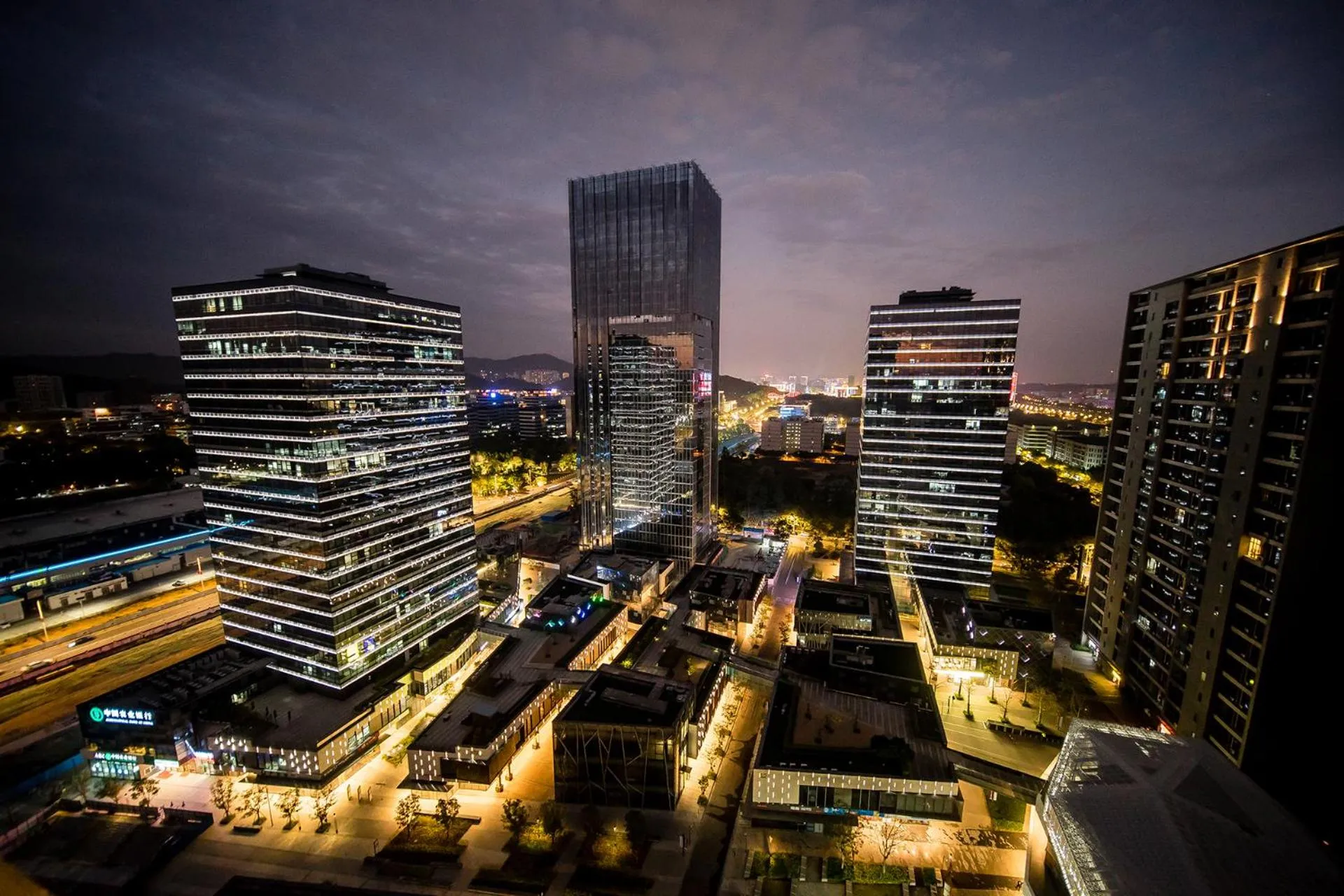 Night in Guangzhou Laiste ApartHotel Science City Greenland Central Plaza Branch - Free Shuttle Bus to Canton Fair Complex During Canton Fair Period