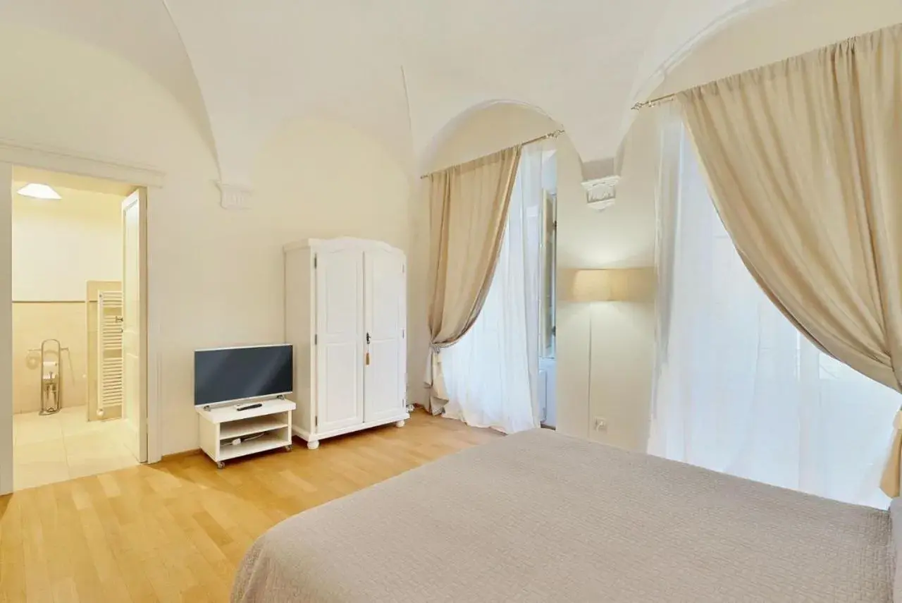 Deluxe Room - single occupancy in Palazzo de' Vecchi Deluxe Room - single occupancy in Palazzo de' Vecchi