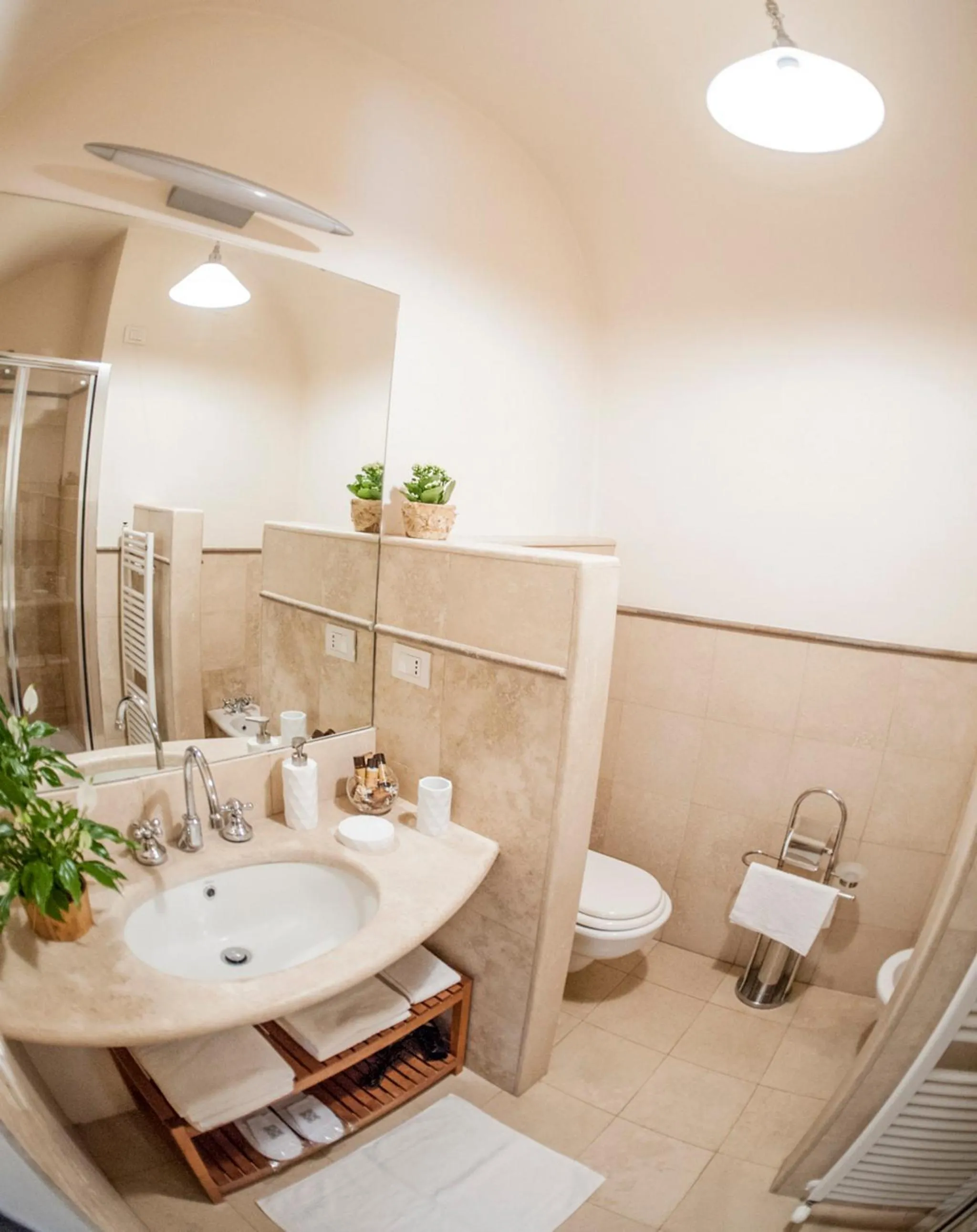 Bathroom in Palazzo de' Vecchi