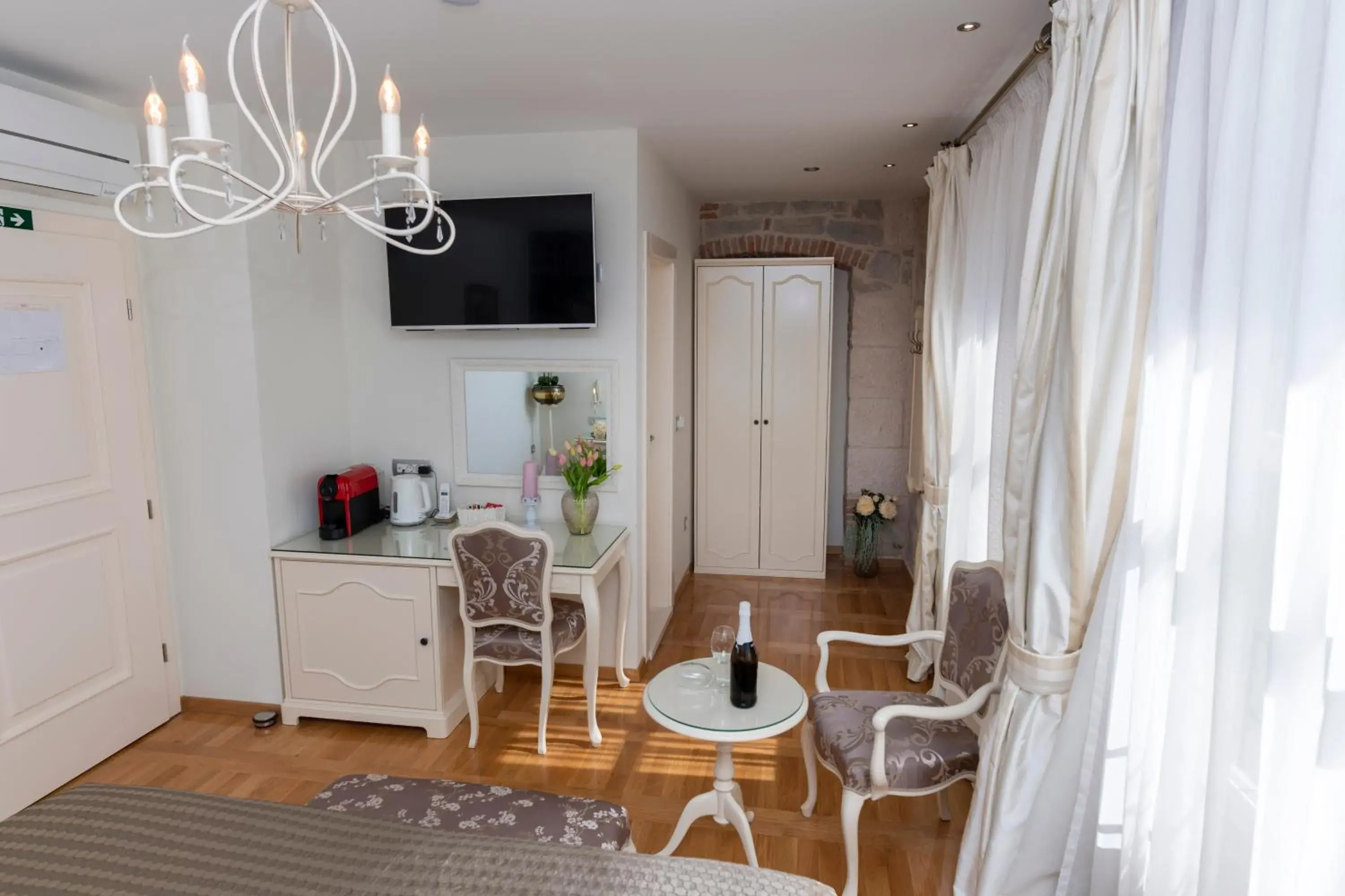 Deluxe King Room - single occupancy in Gothic Palace Heritage Deluxe King Room - single occupancy in Gothic Palace Heritage