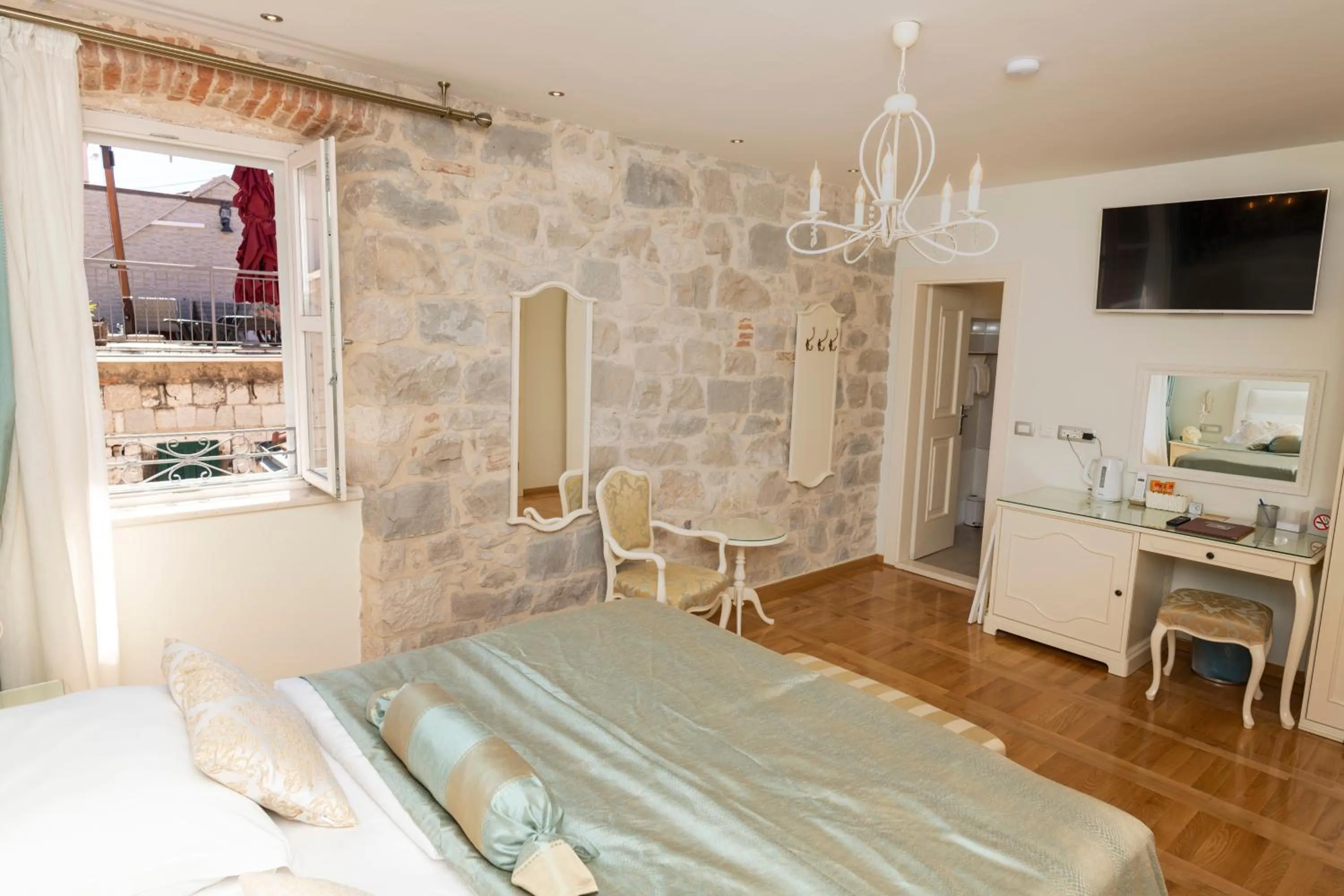 Bedroom, Bed in Gothic Palace Heritage