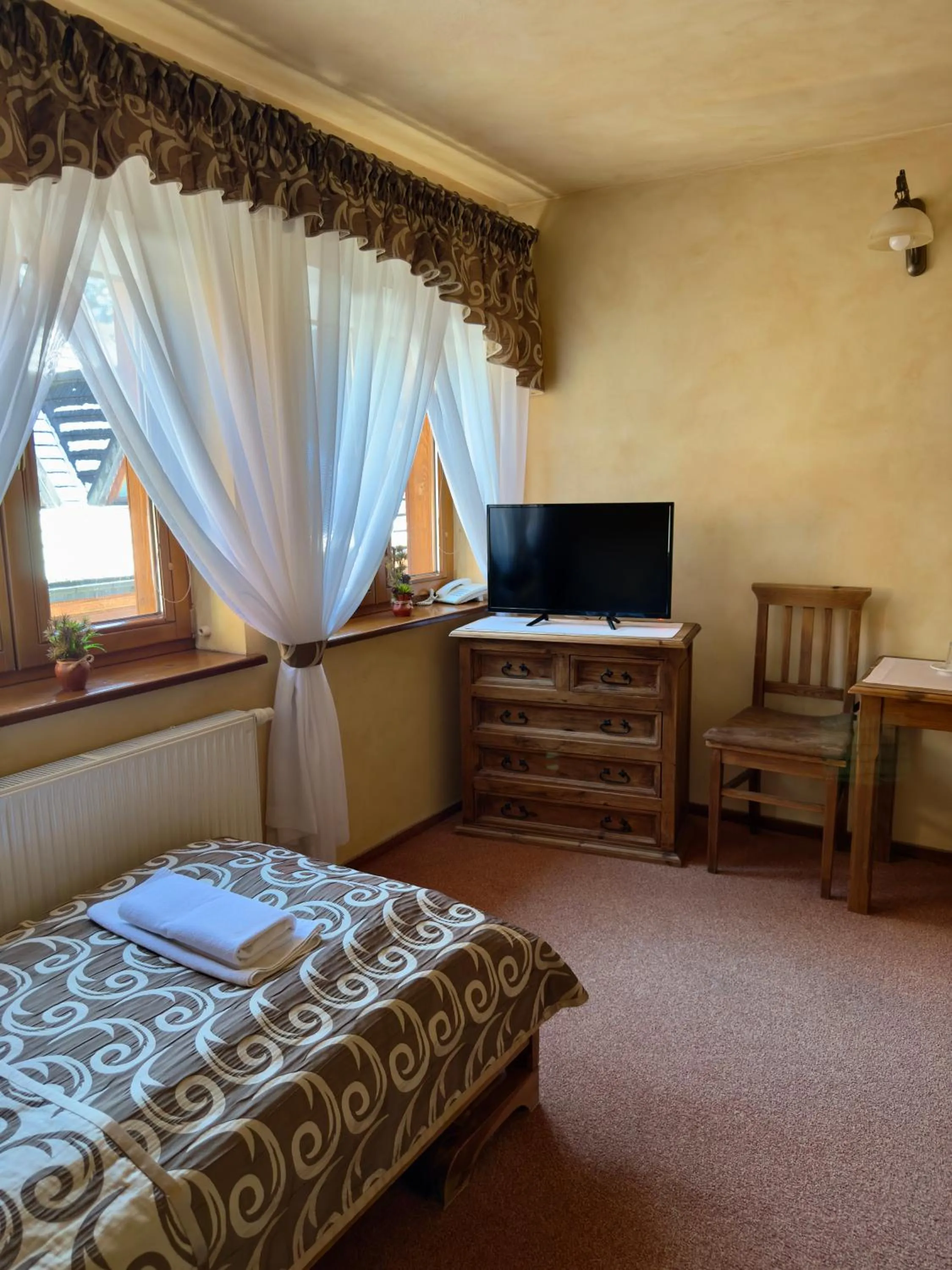 TV and multimedia, Bed in Hotel Dwór Karolówka