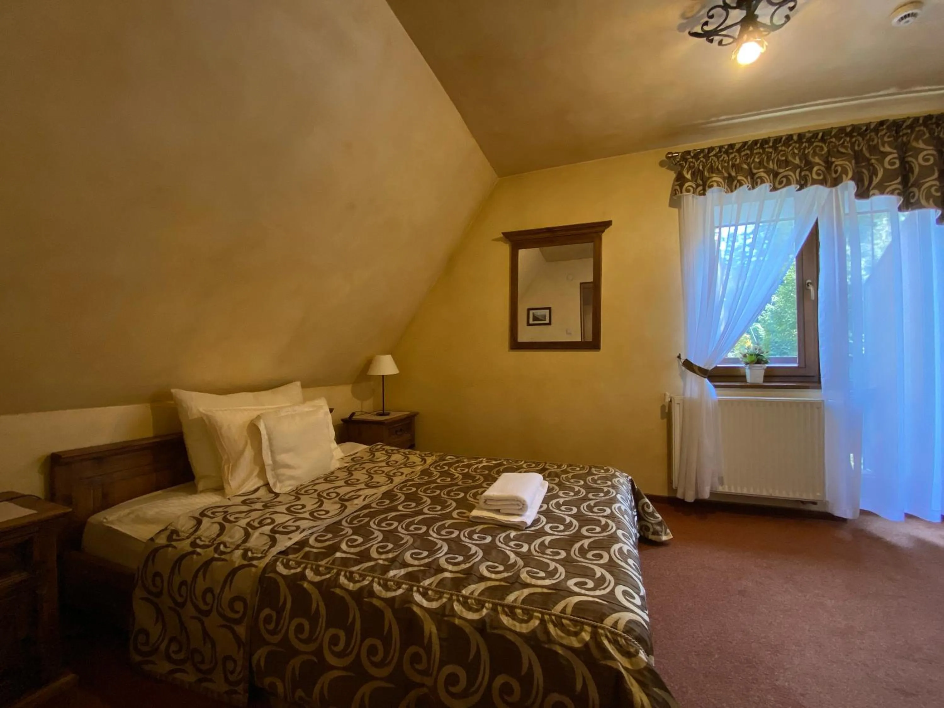 Bed in Hotel Dwór Karolówka