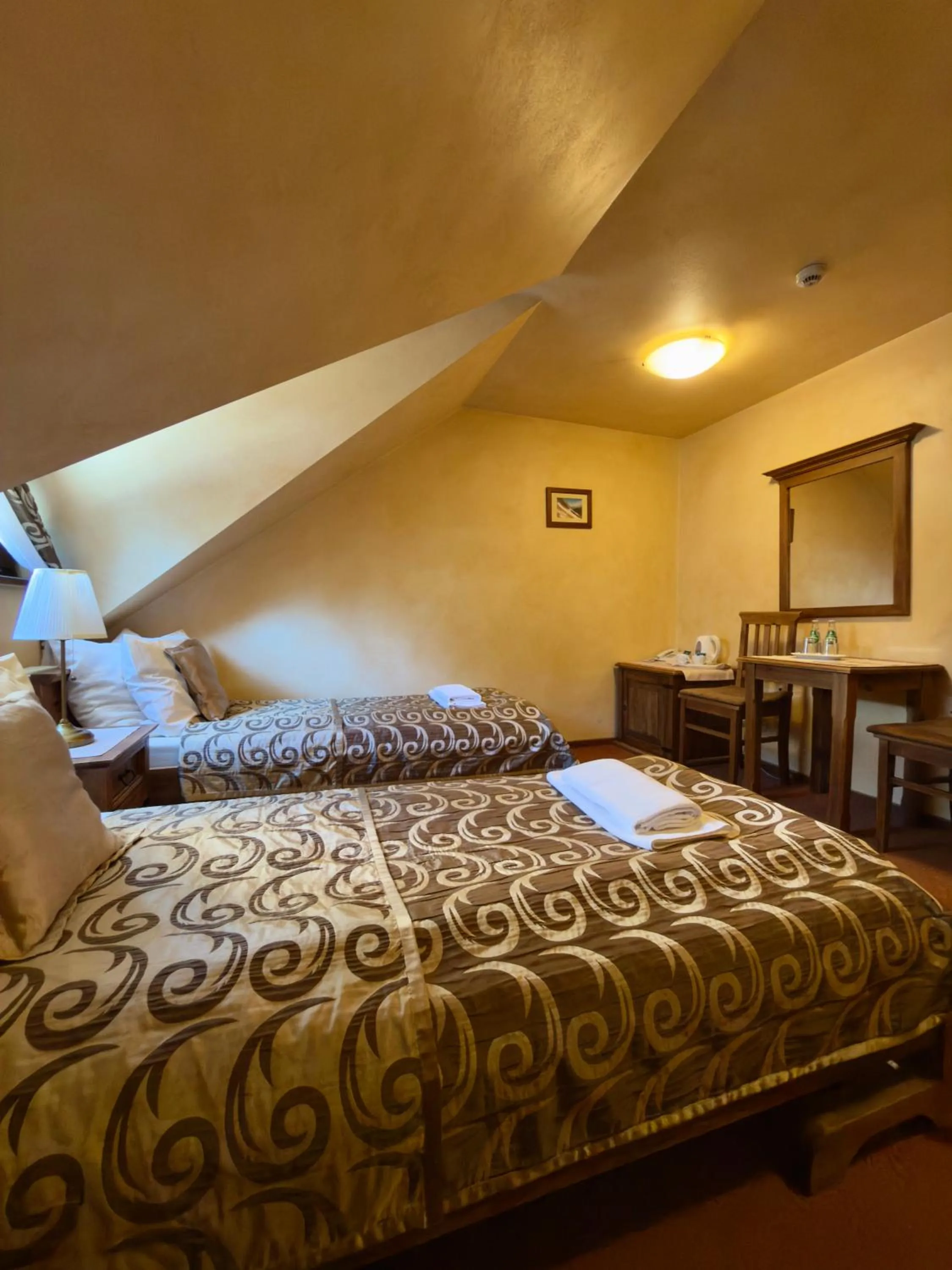 Bed in Hotel Dwór Karolówka