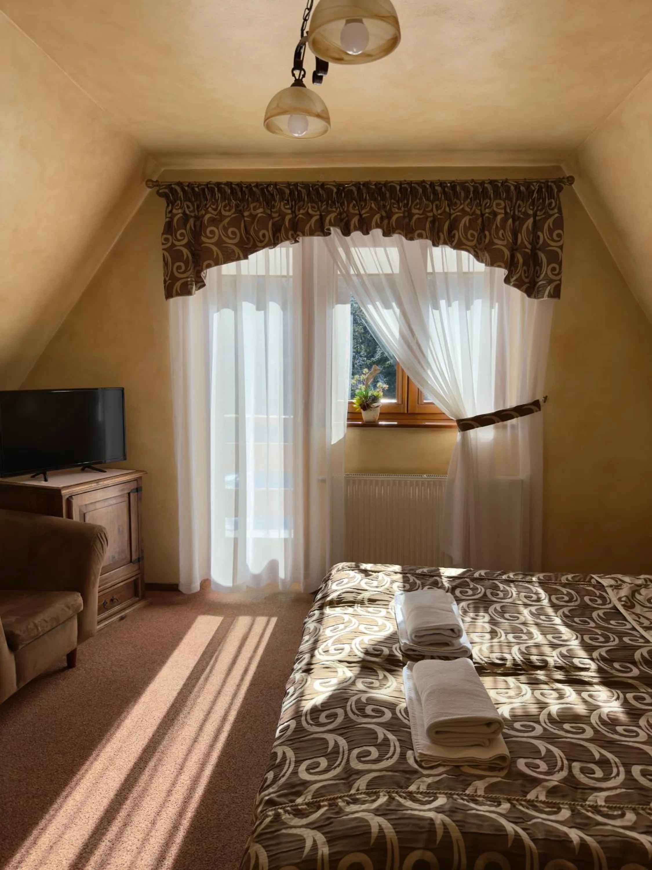 TV and multimedia, Bed in Hotel Dwór Karolówka