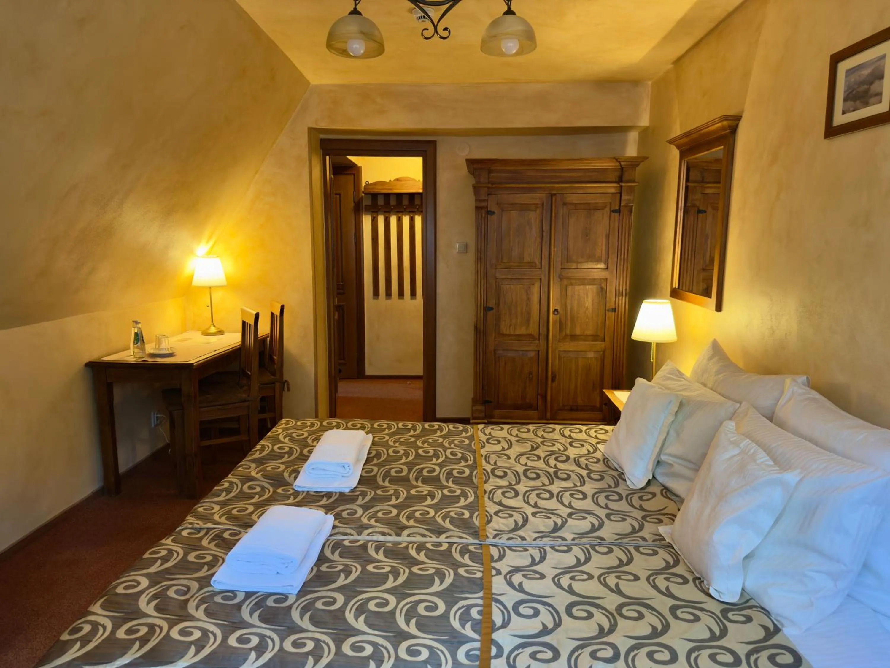 Bed in Hotel Dwór Karolówka