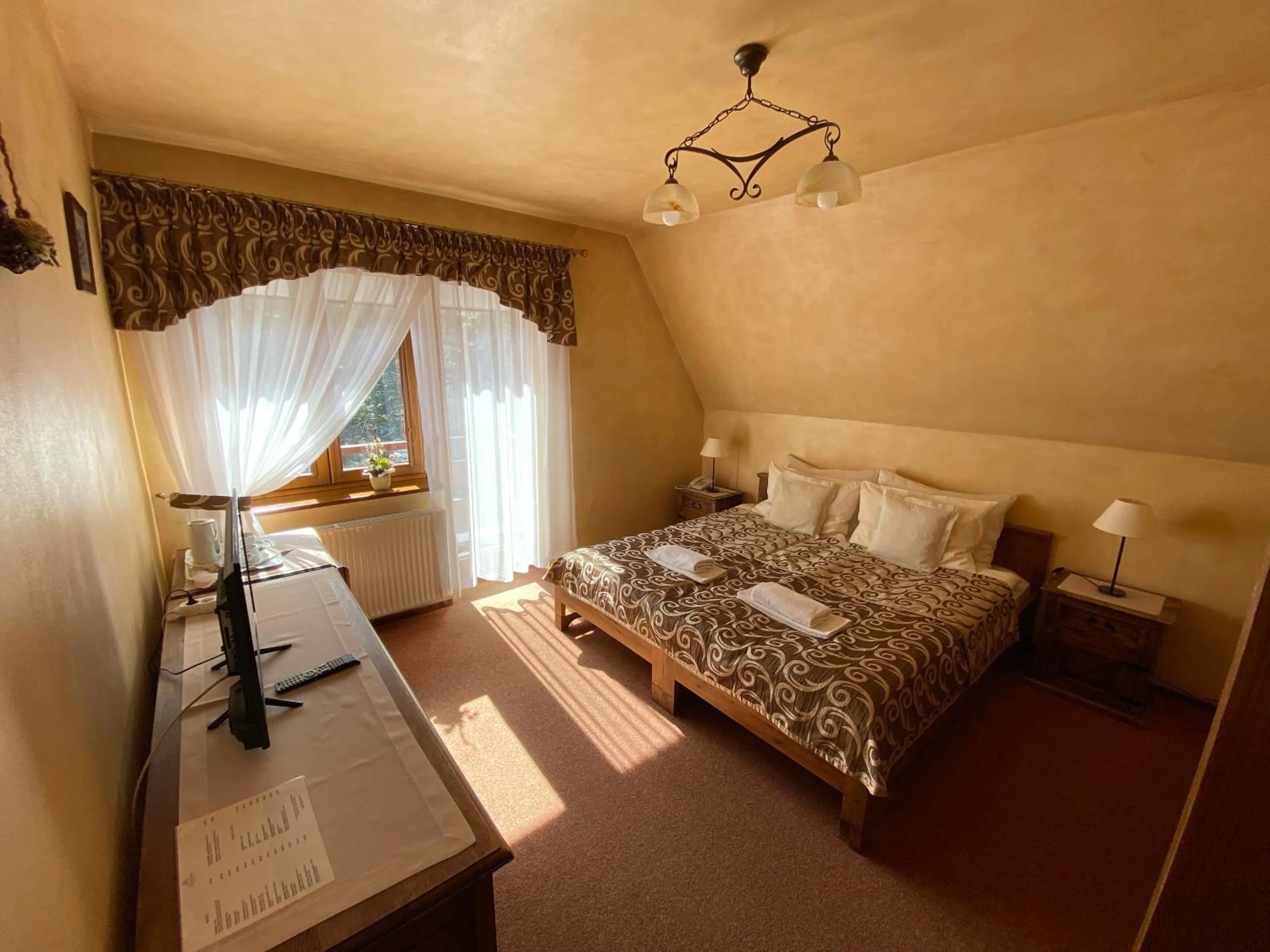 Bed in Hotel Dwór Karolówka