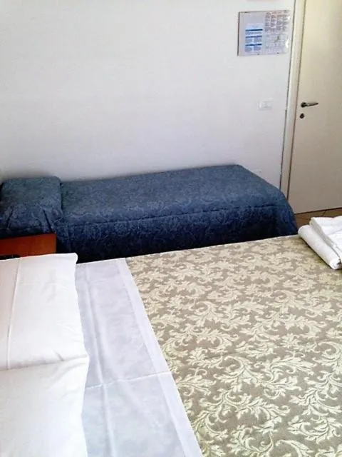 Photo of the whole room in Hotel Madrid