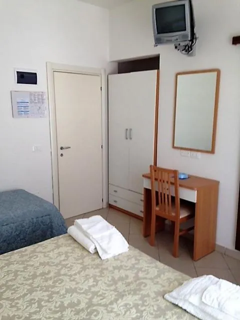 Photo of the whole room in Hotel Madrid