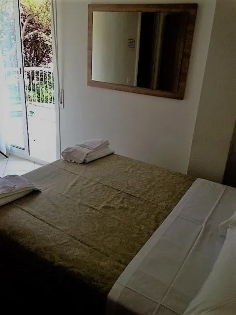 Photo of the whole room in Hotel Madrid