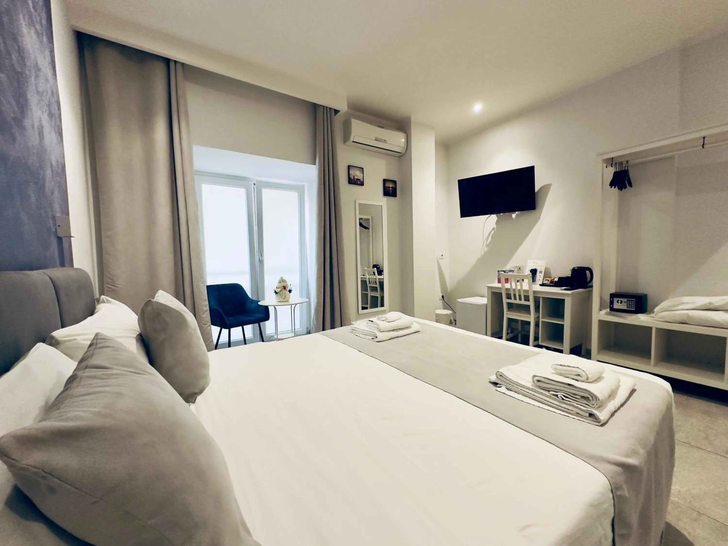 Photo of the whole room, Bed in B&B I Borbone