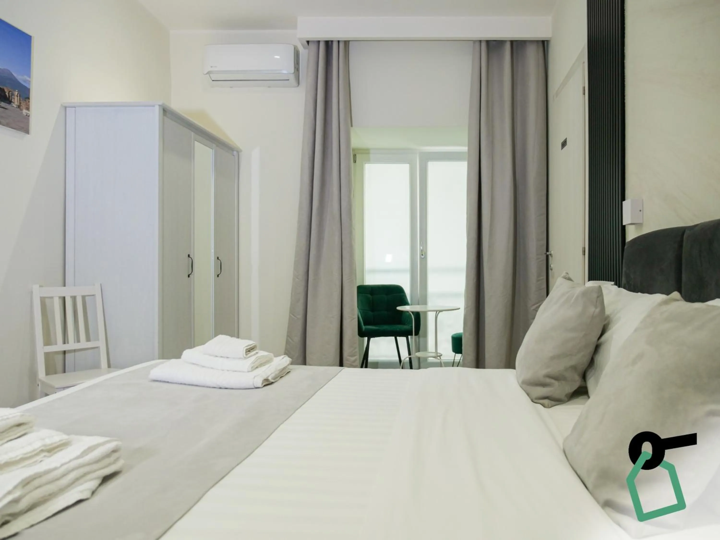 Bedroom, Bed in Hotiday Spaccanapoli I Borbone