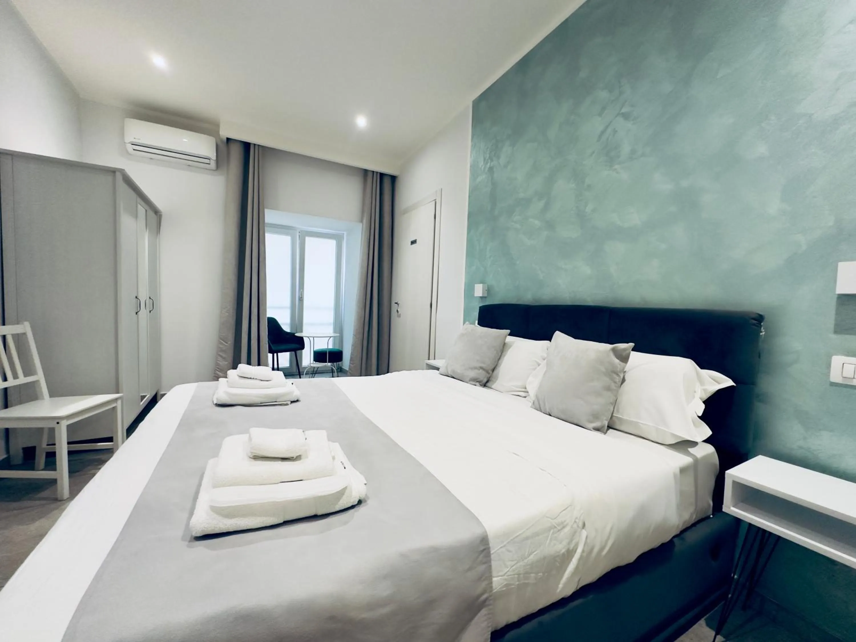 Photo of the whole room, Bed in B&B I Borbone