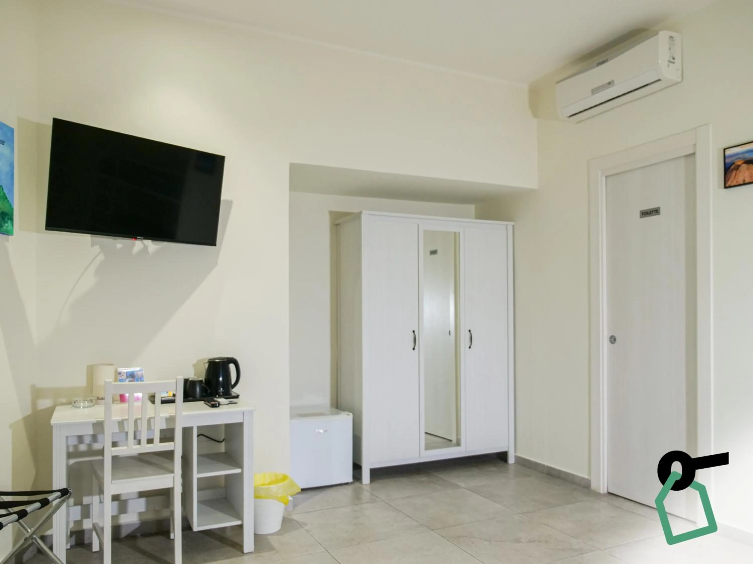 wardrobe in Hotiday Spaccanapoli I Borbone