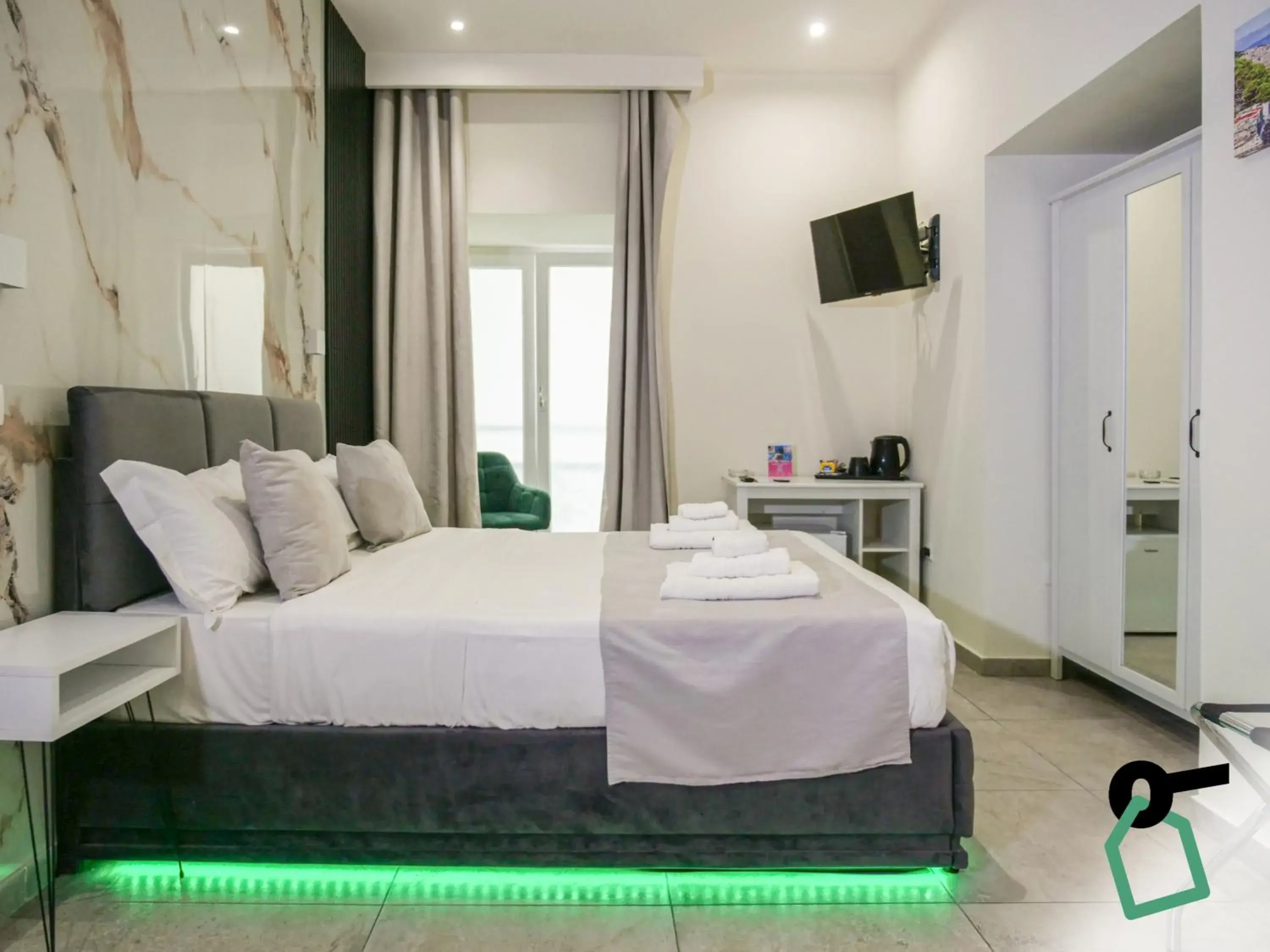 Photo of the whole room, Bed in Hotiday Spaccanapoli I Borbone Photo of the whole room, Bed in Hotiday Spaccanapoli I Borbone