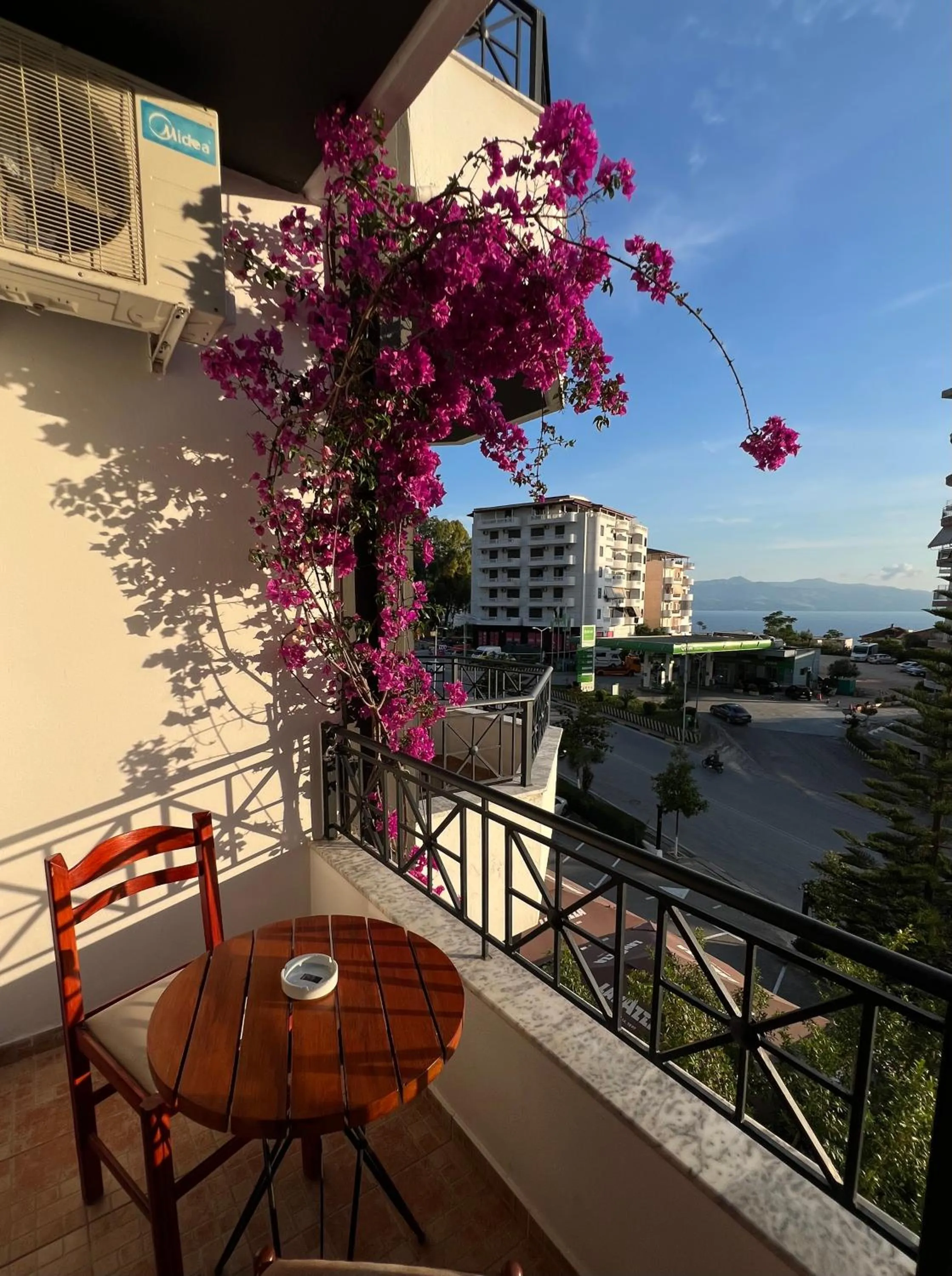 Privé City Hotel