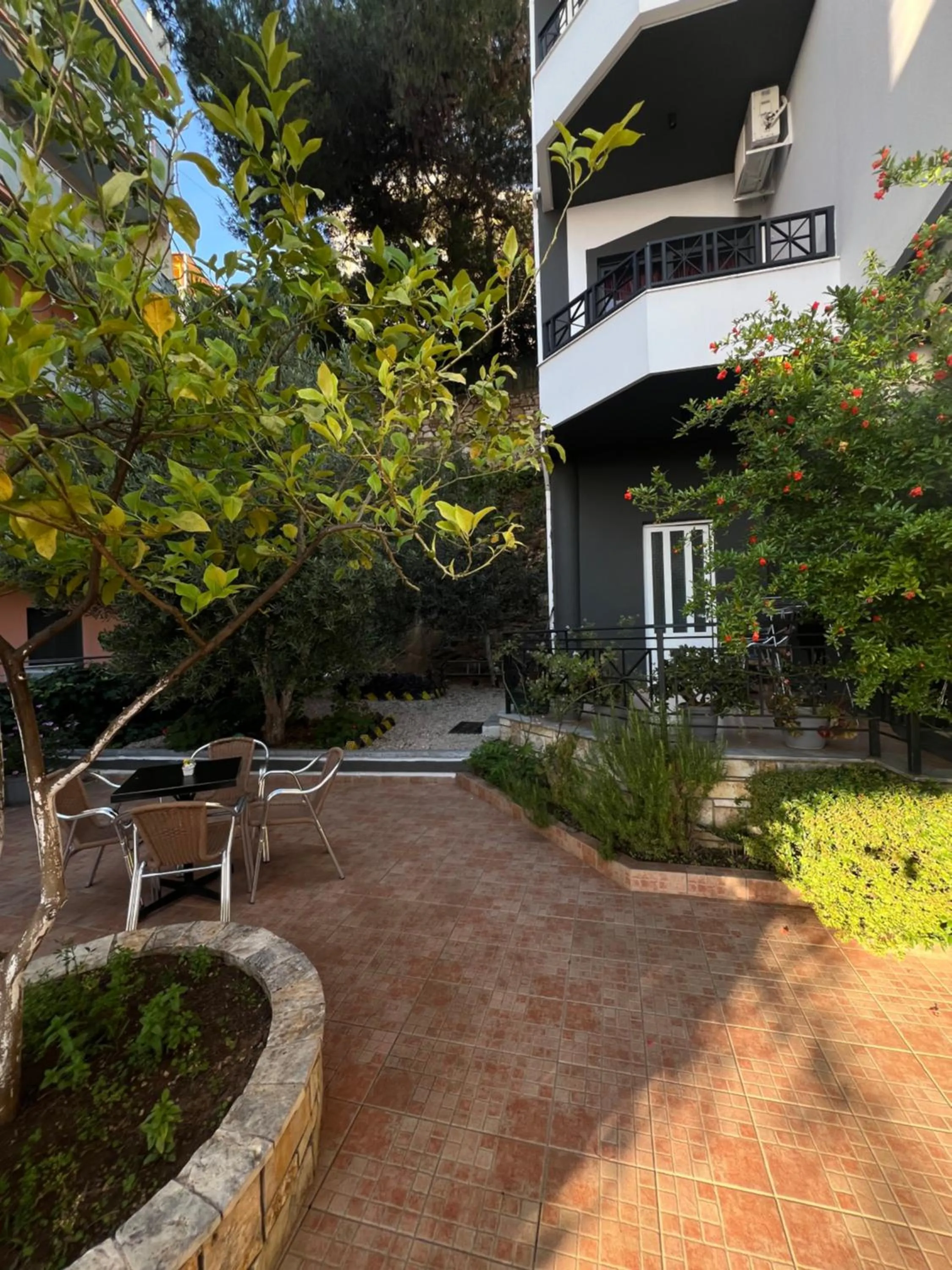 Privé City Hotel