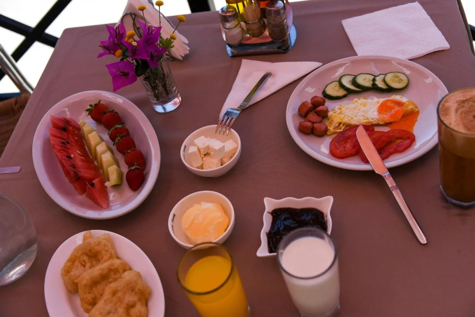 Food and drinks in Privé City Hotel