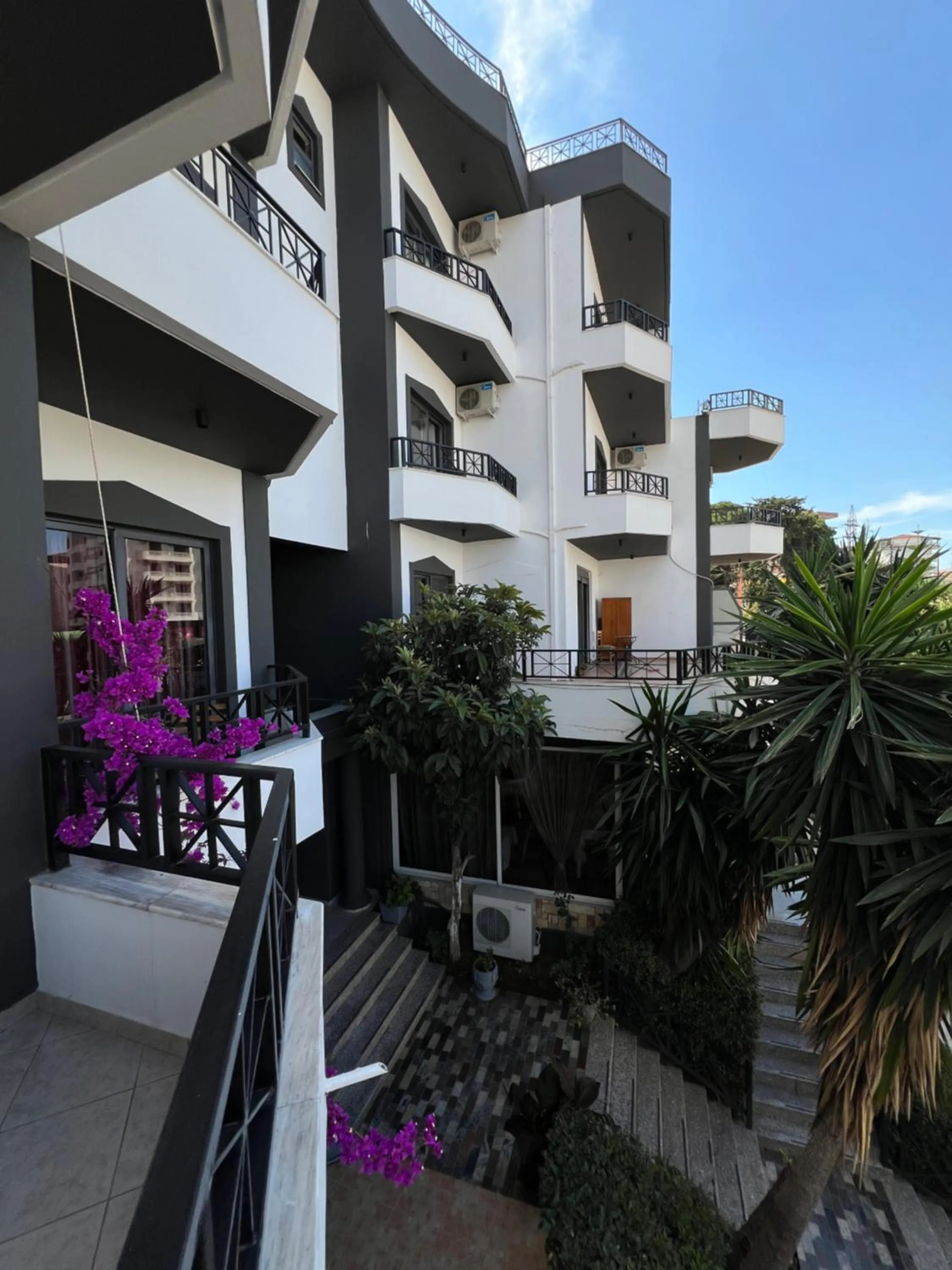 Privé City Hotel