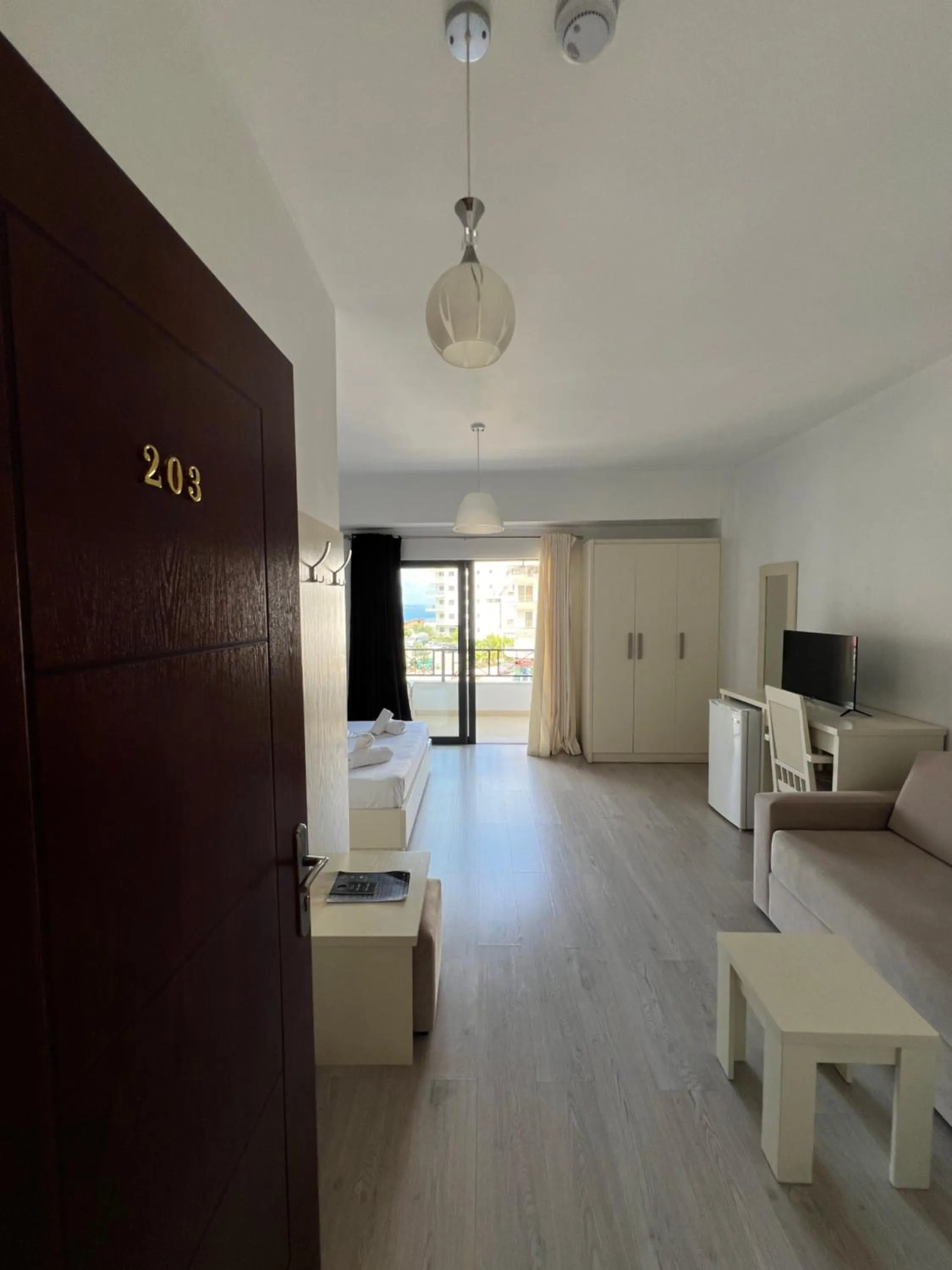 Privé City Hotel