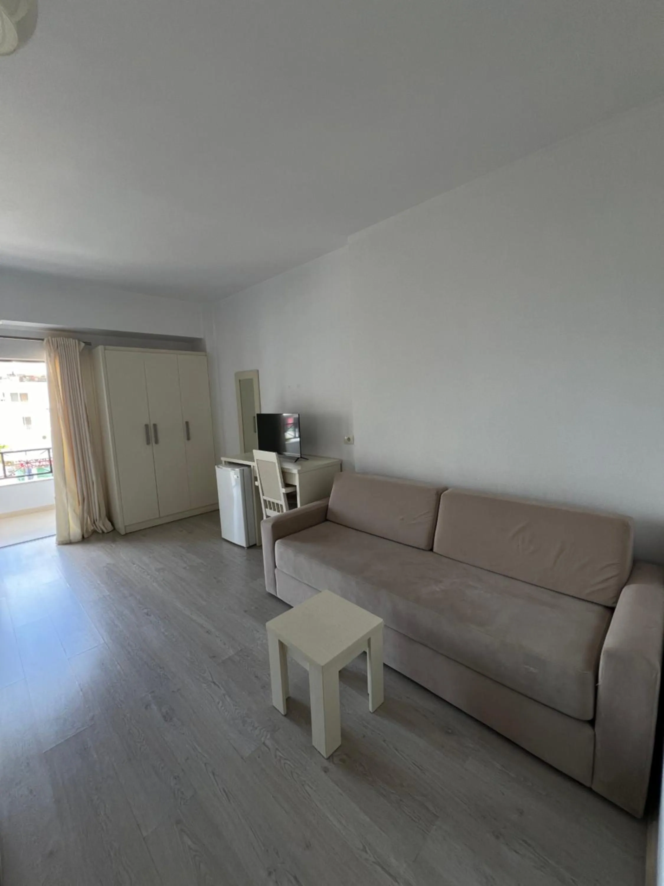 Privé City Hotel