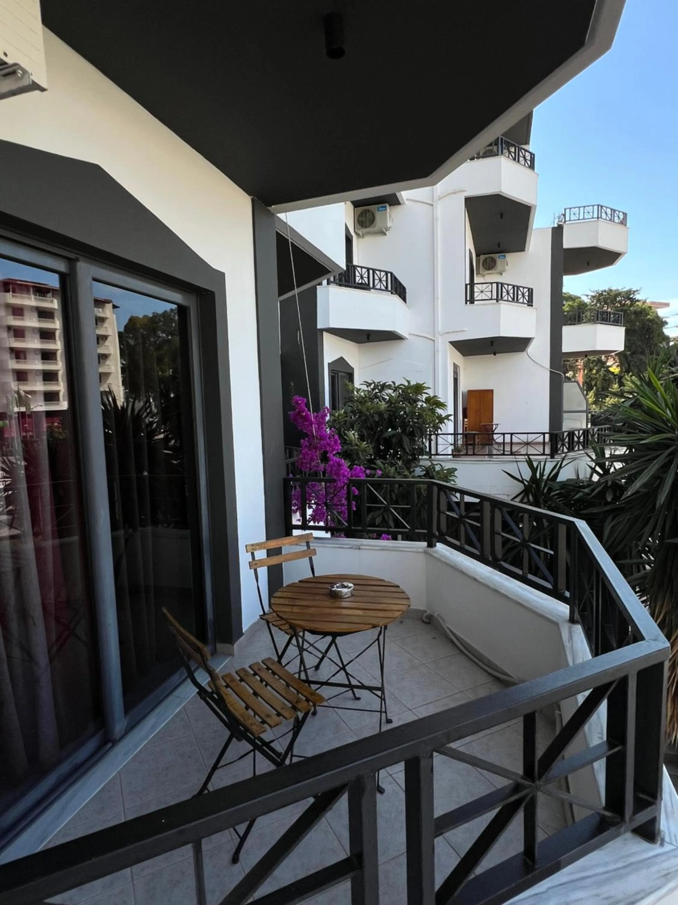 Privé City Hotel